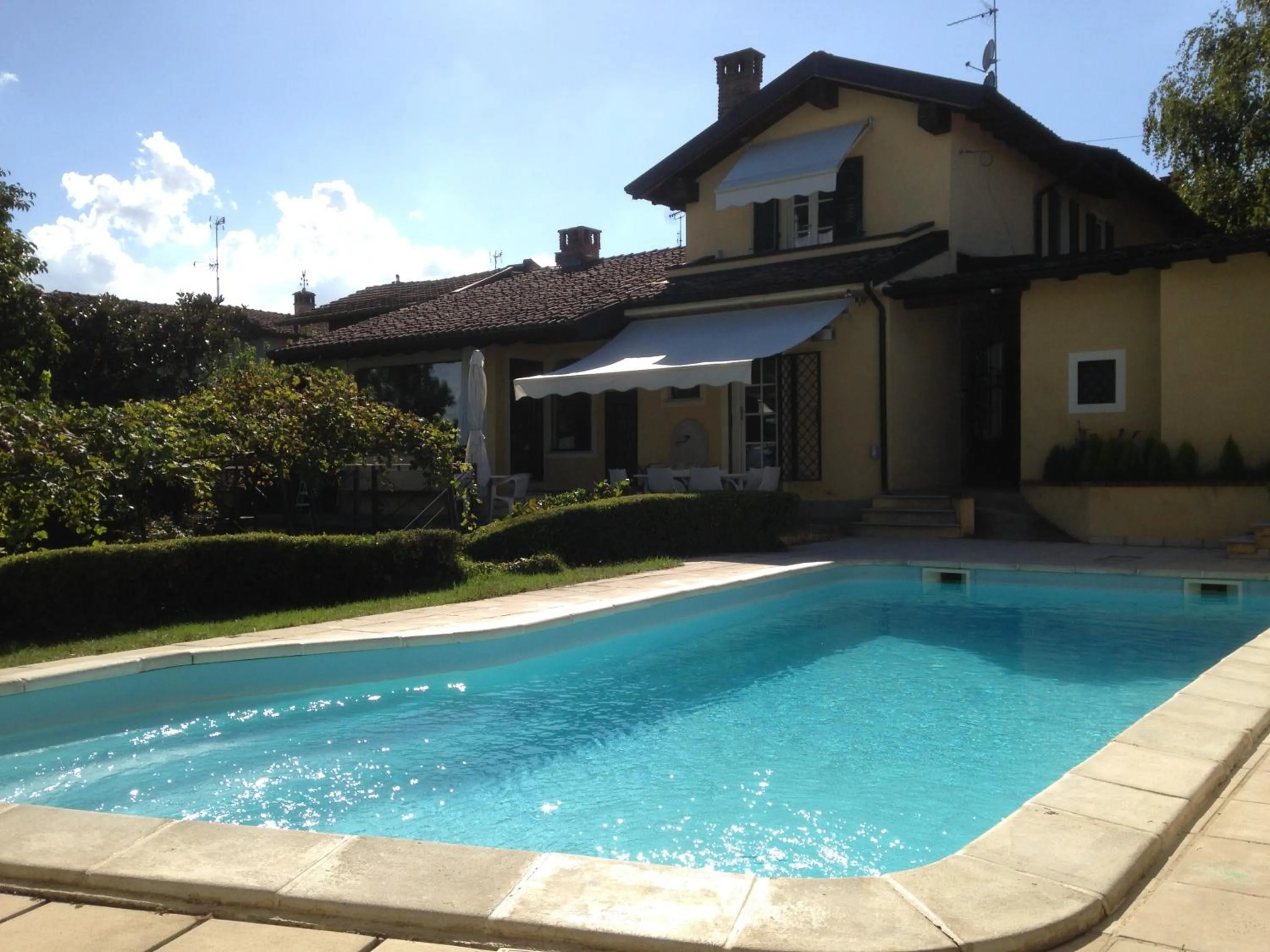 Pool view in Relais Torre Dei Torti - Luxury Bed and Breakfast