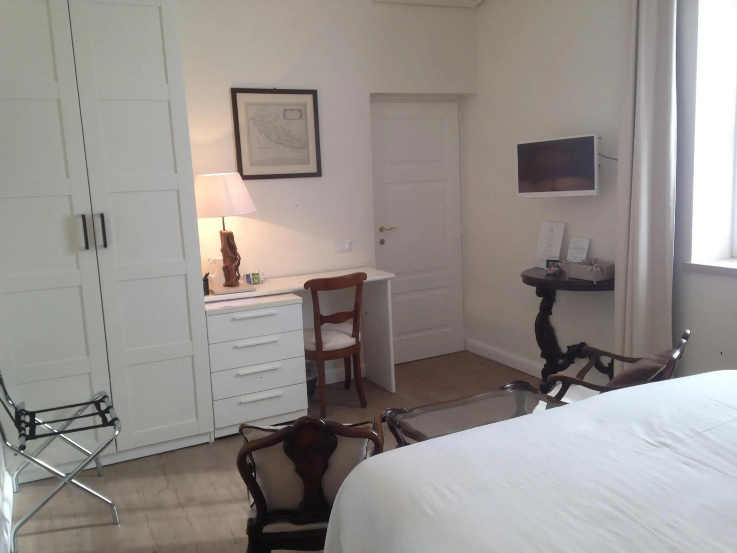Double or Twin Room with Private Bathroom - single occupancy in Relais Torre Dei Torti - Luxury Bed and Breakfast Double or Twin Room with Private Bathroom - single occupancy in Relais Torre Dei Torti - Luxury Bed and Breakfast