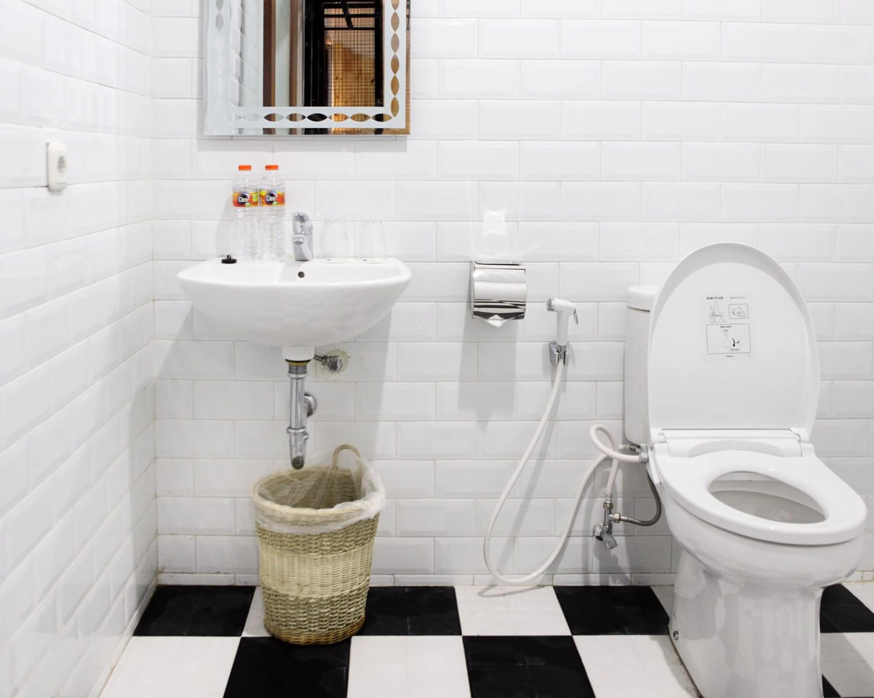 Toilet in Omah Njonja Bed & Brasserie