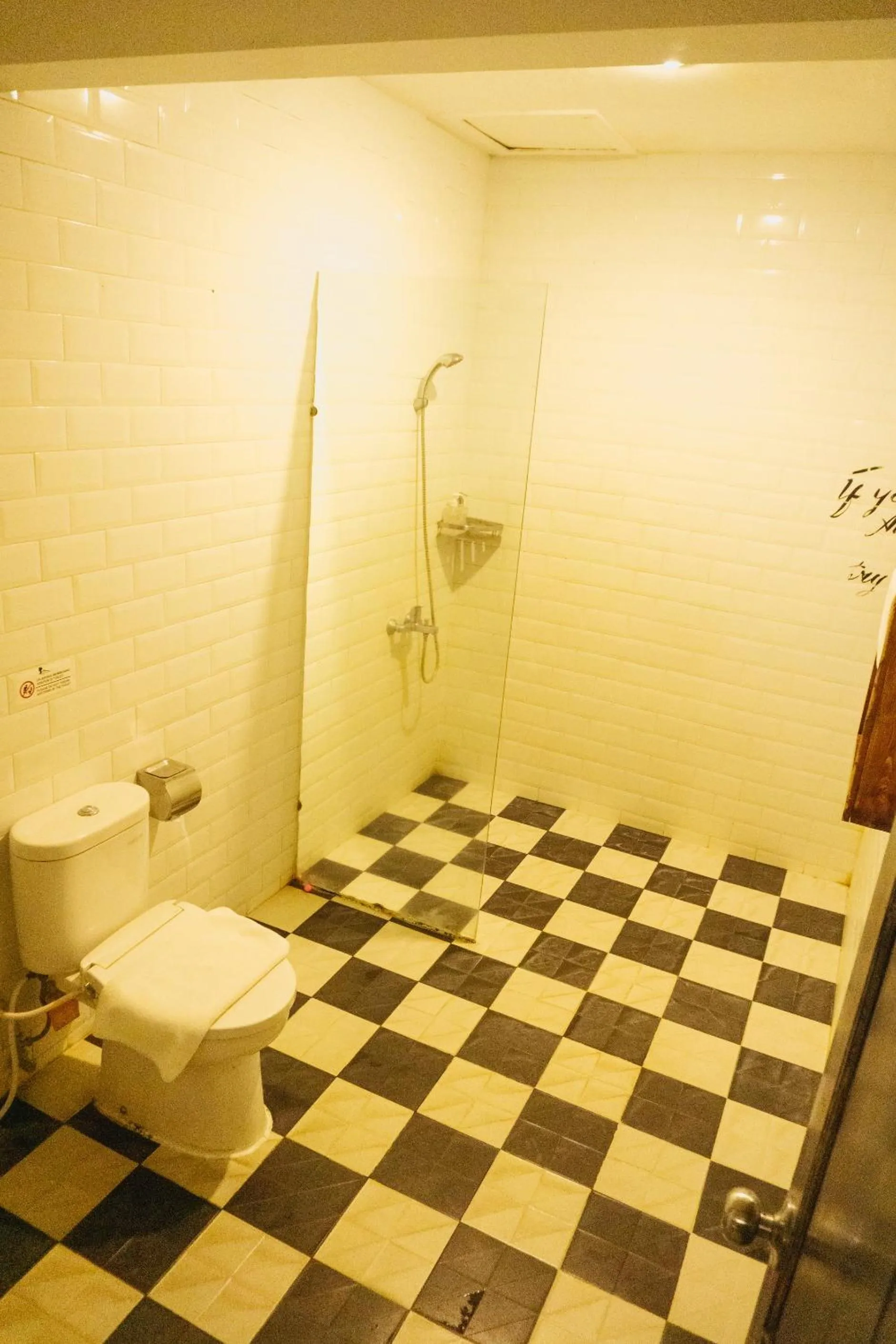 Bathroom in Omah Njonja Bed & Brasserie