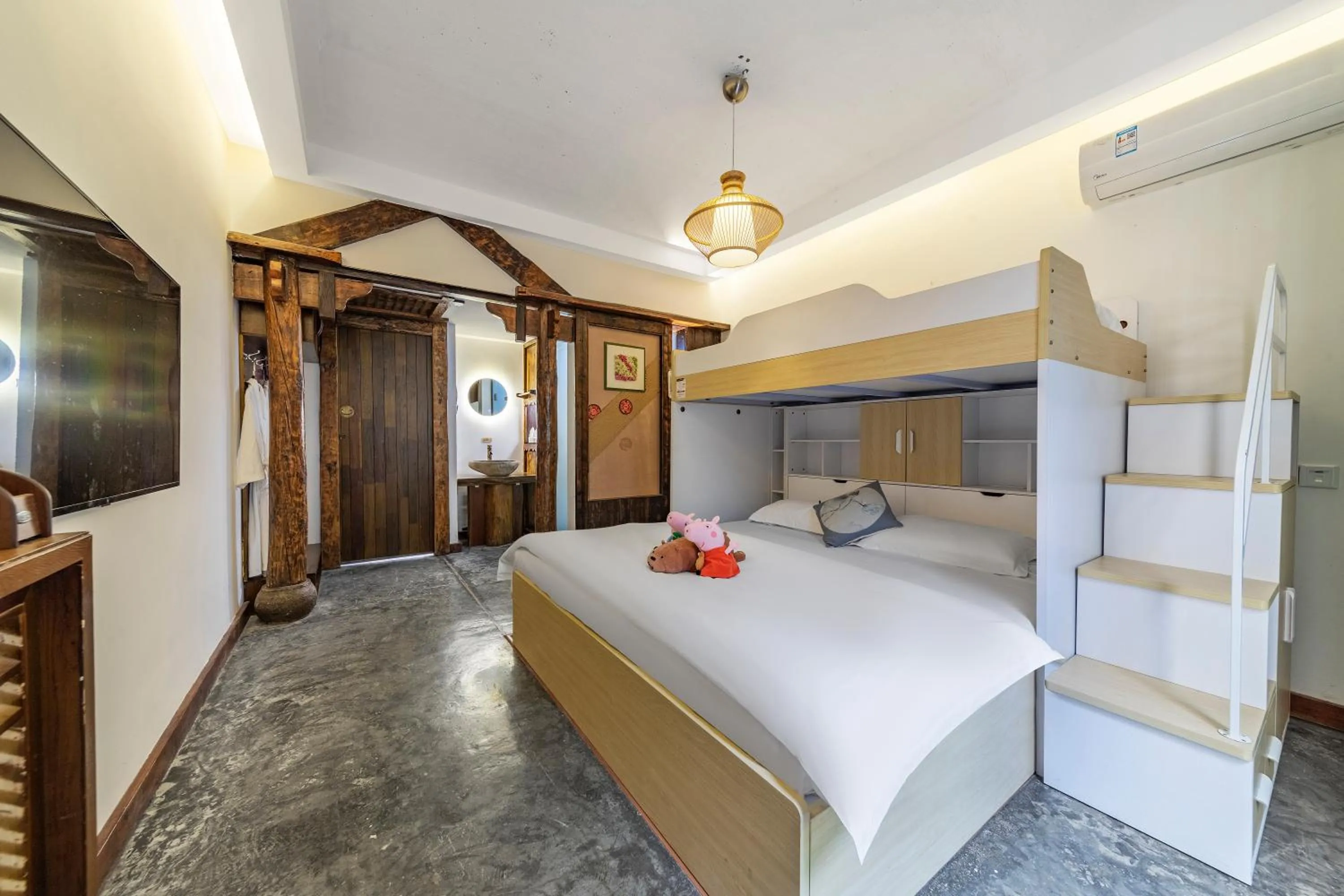 Bed in Homeward Mountain Resort