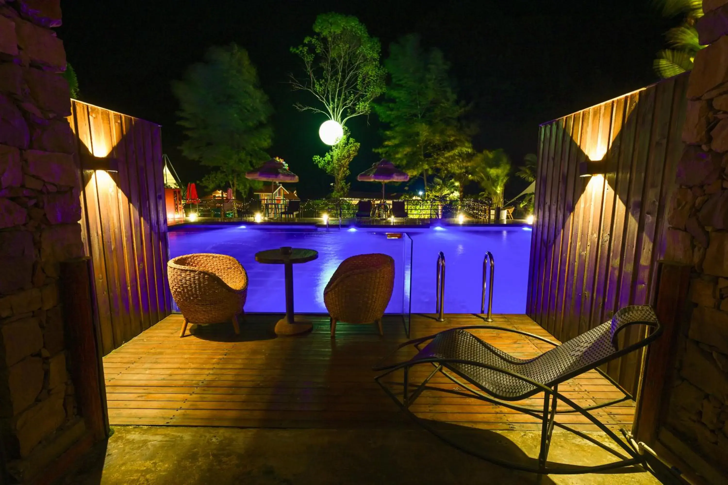 Night, Swimming Pool in Homeward Mountain Resort Night, Swimming Pool in Homeward Mountain Resort