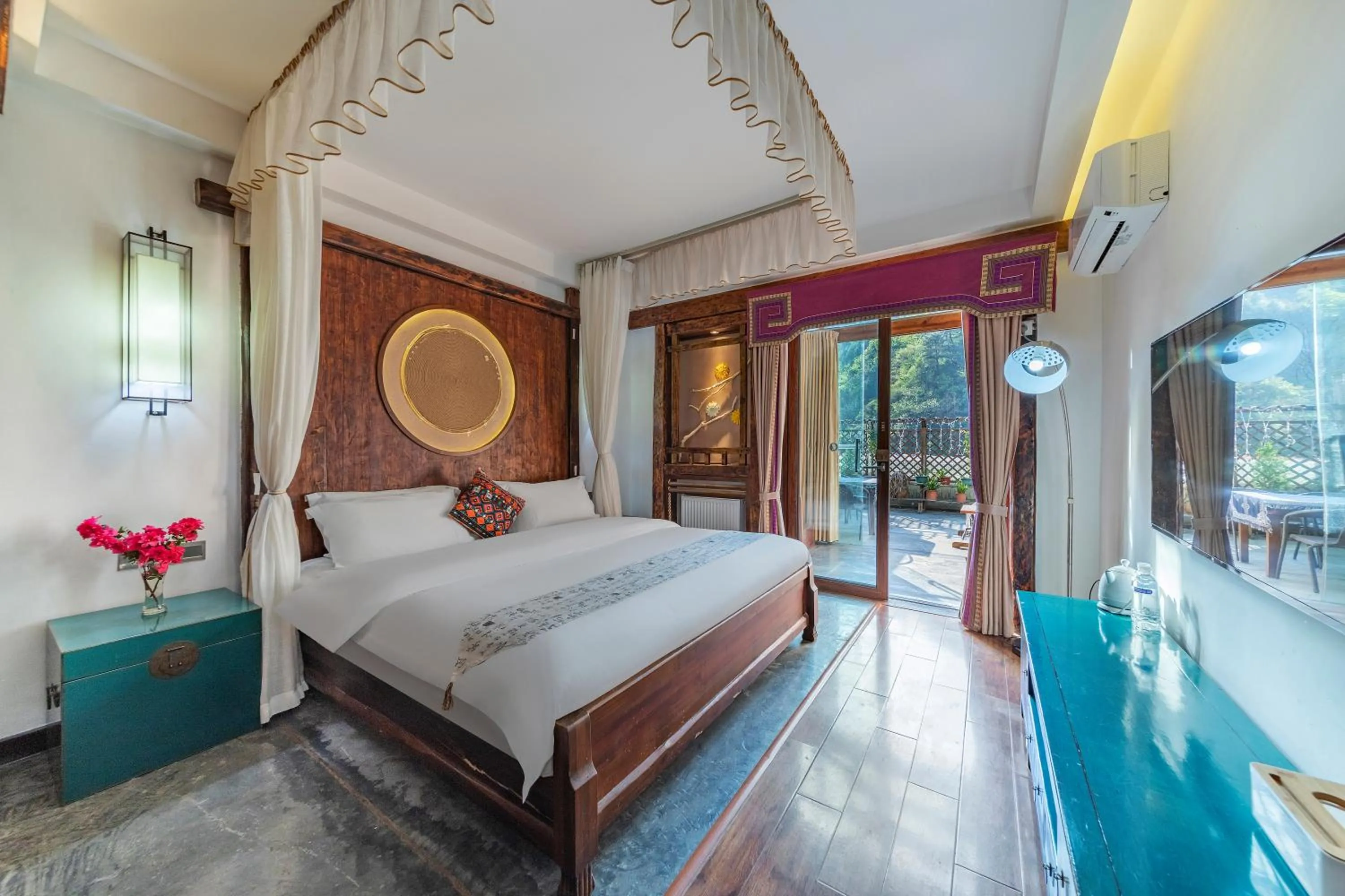 Bed in Homeward Mountain Resort