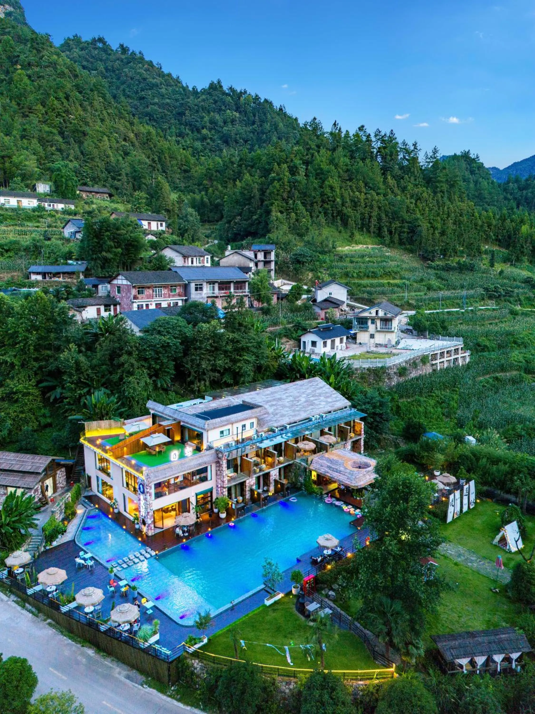 Property building in Homeward Mountain Resort