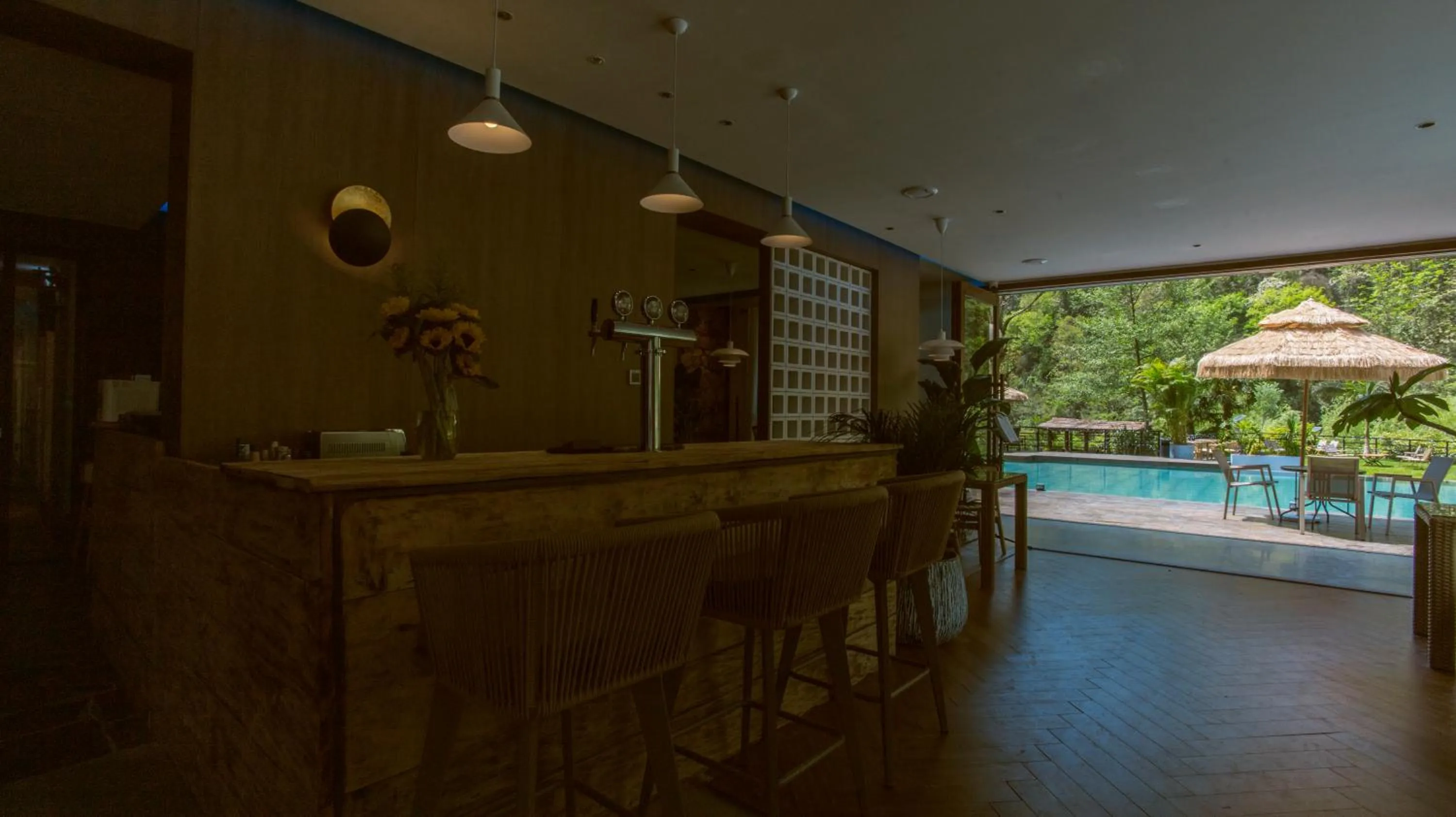 Lounge or bar, Swimming Pool in Homeward Mountain Resort