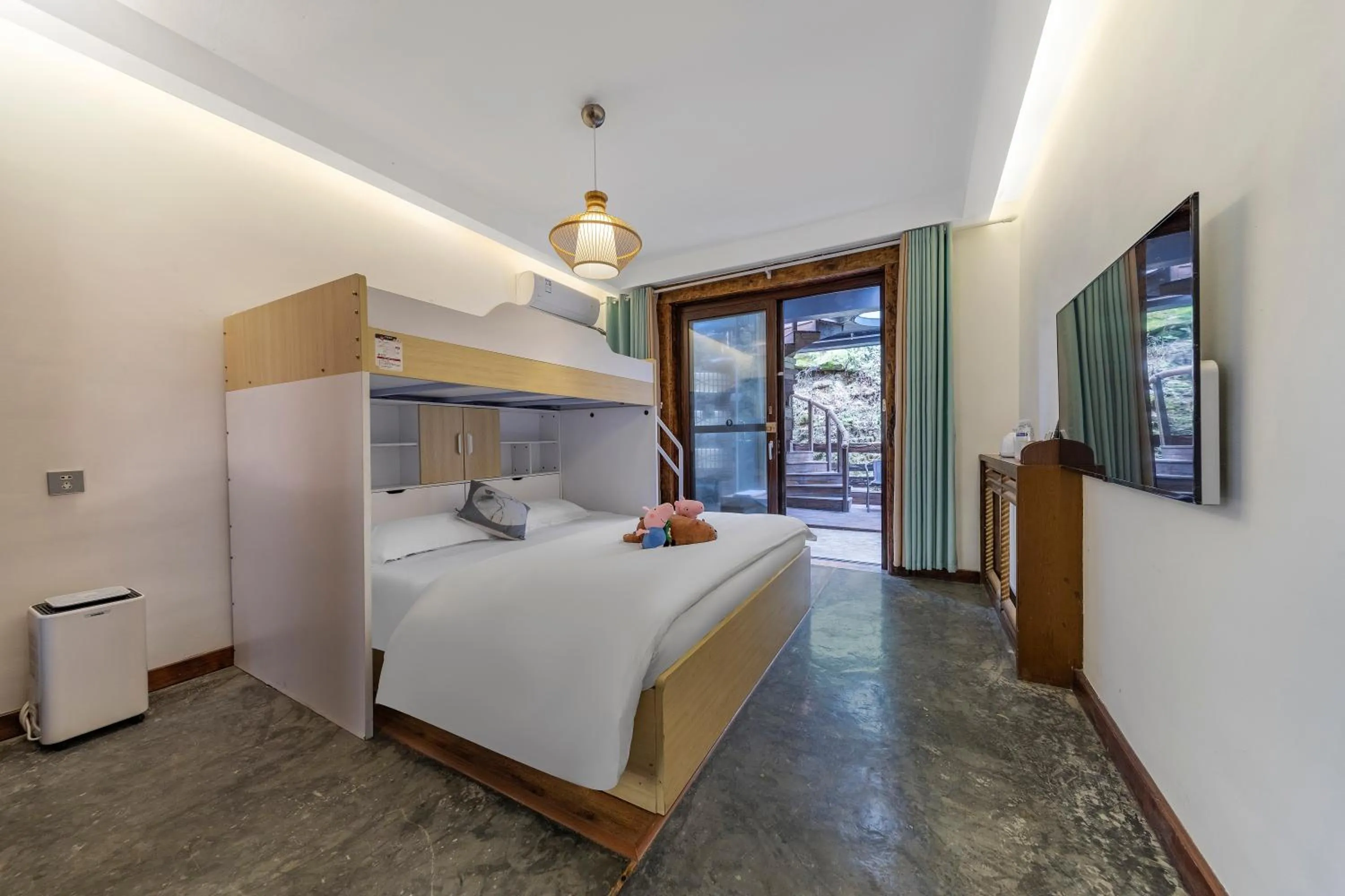 Bed in Homeward Mountain Resort