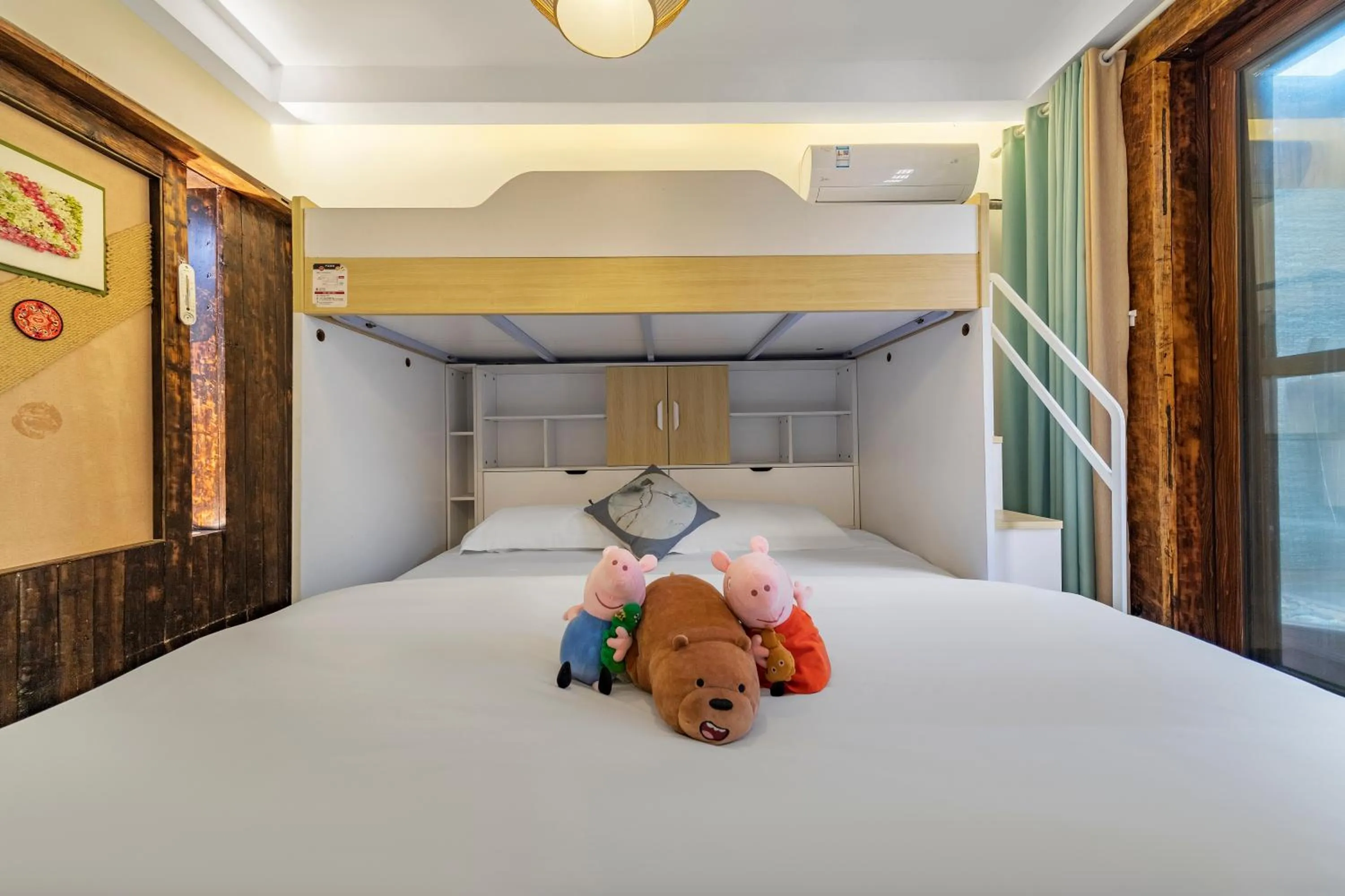 Bed in Homeward Mountain Resort