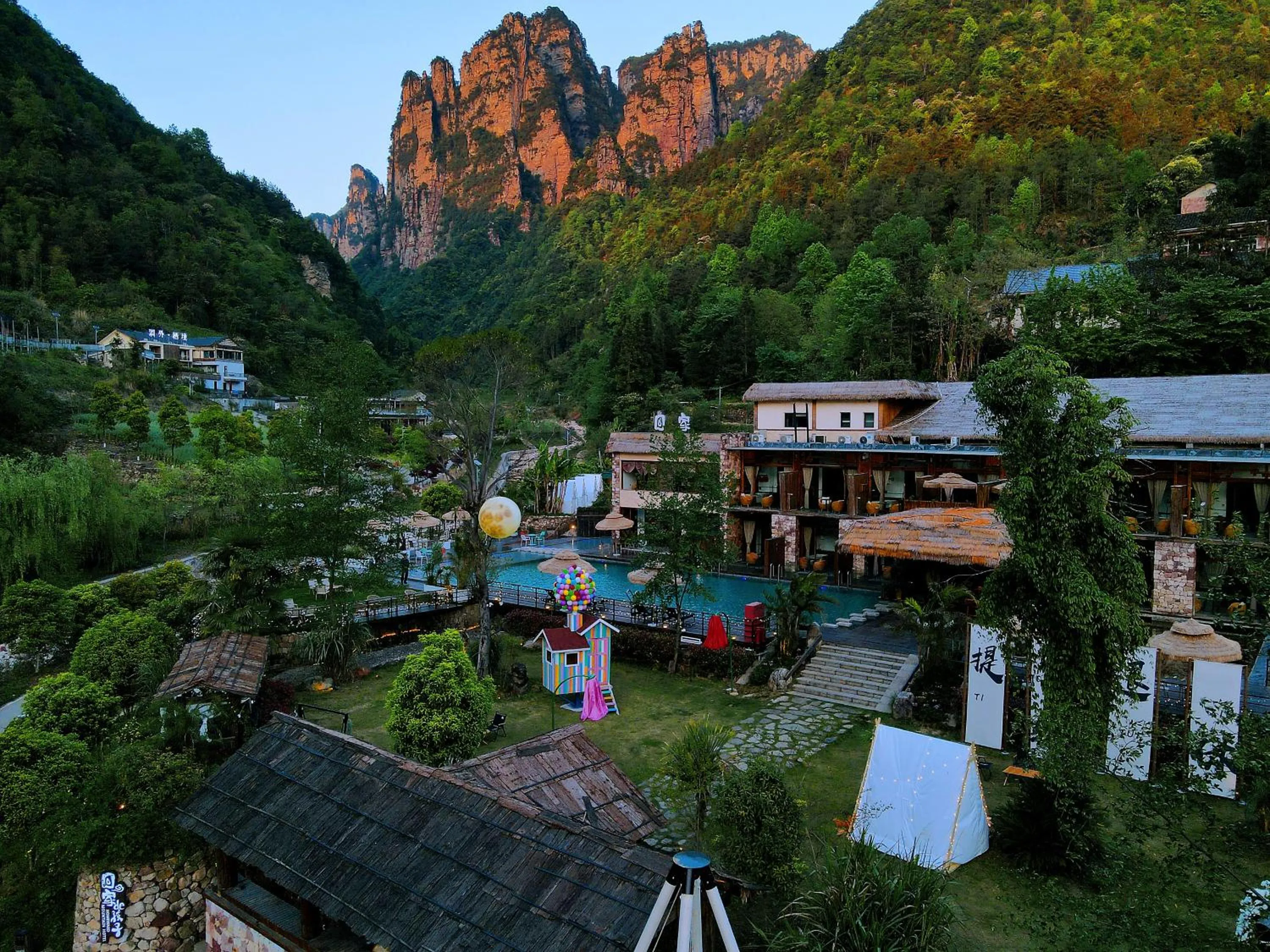 Property building in Homeward Mountain Resort