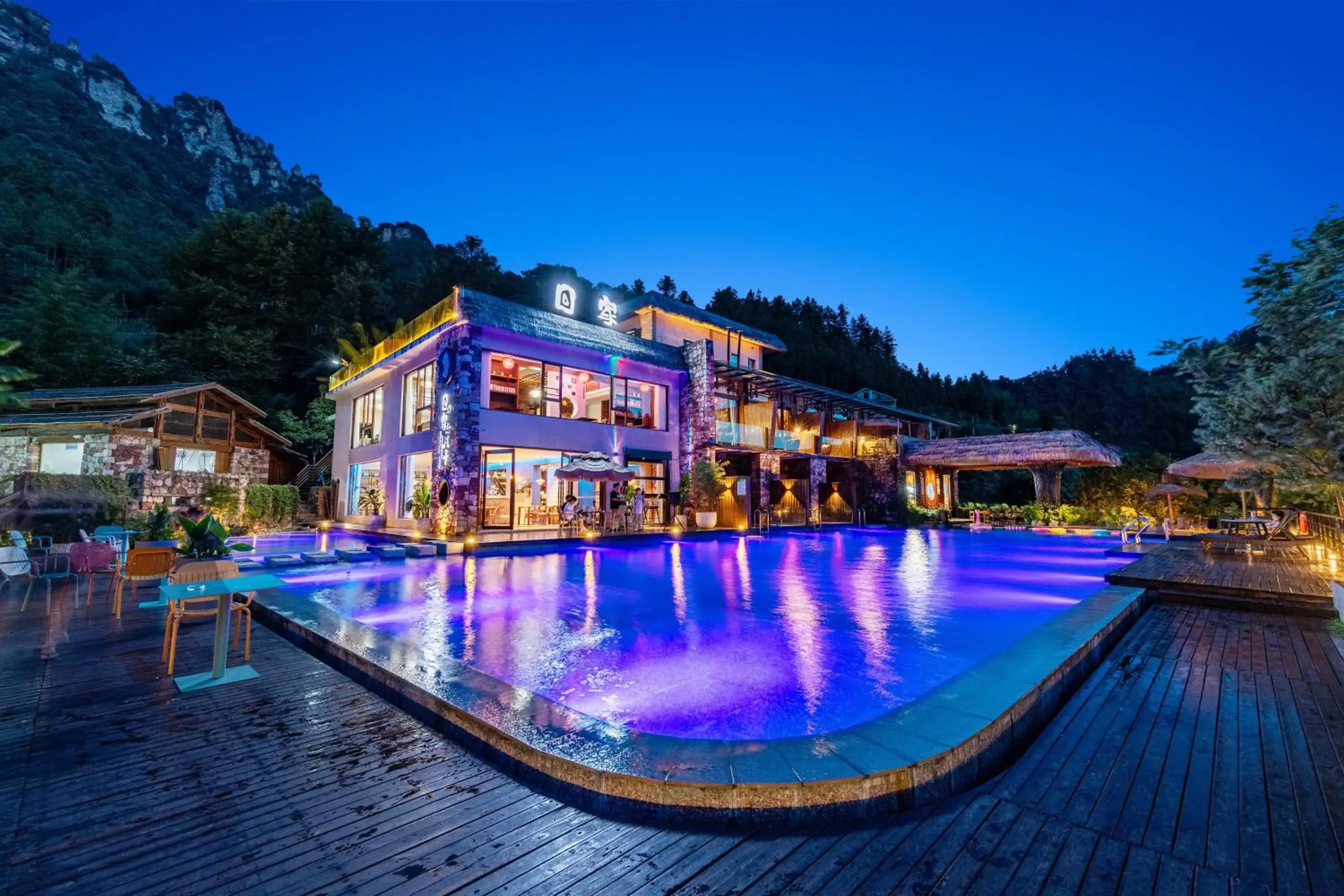 Property building in Homeward Mountain Resort Property building in Homeward Mountain Resort