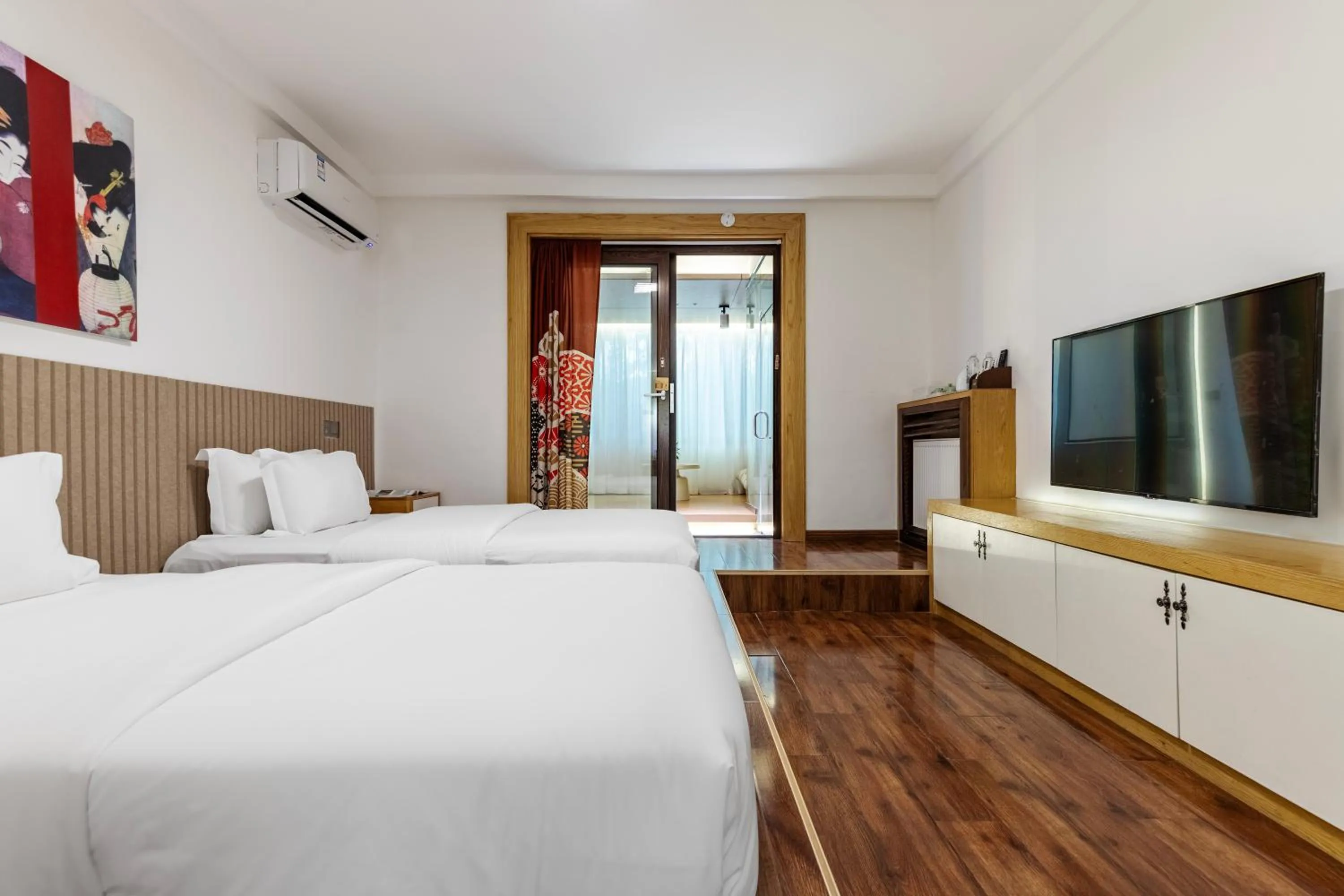 Bed in Homeward Mountain Resort