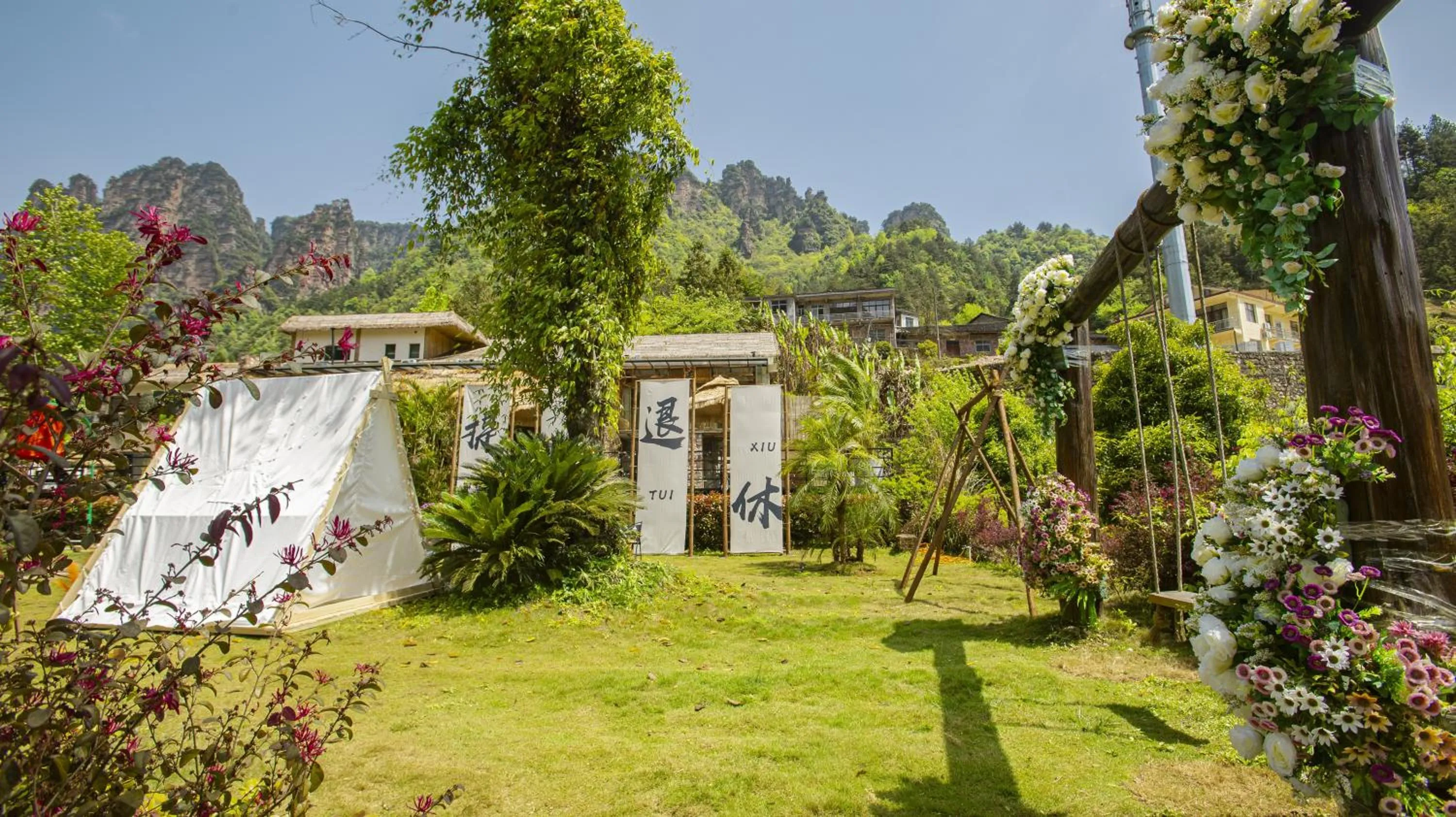 Garden view, Property Building in Homeward Mountain Resort