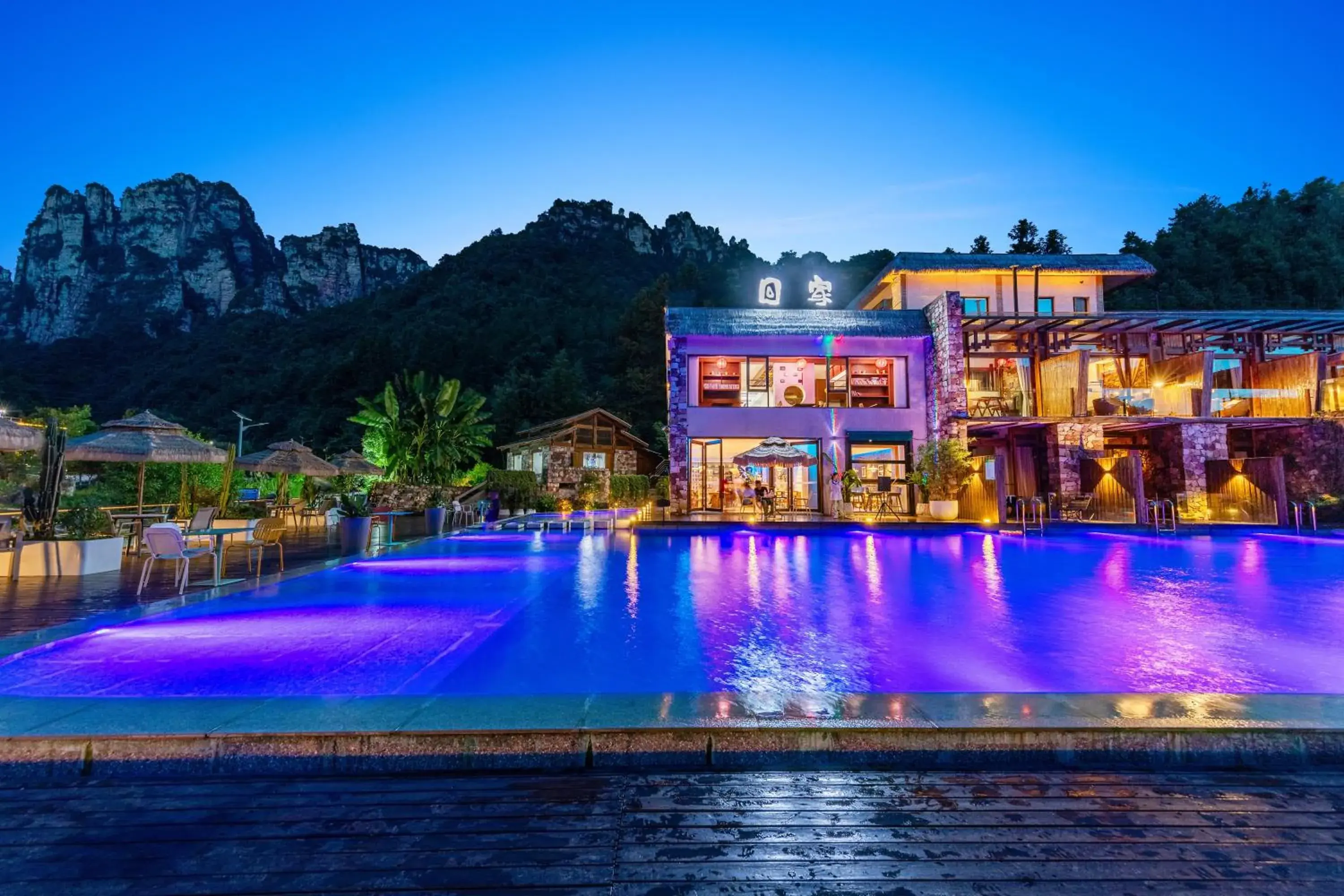 Property building in Homeward Mountain Resort Property building in Homeward Mountain Resort