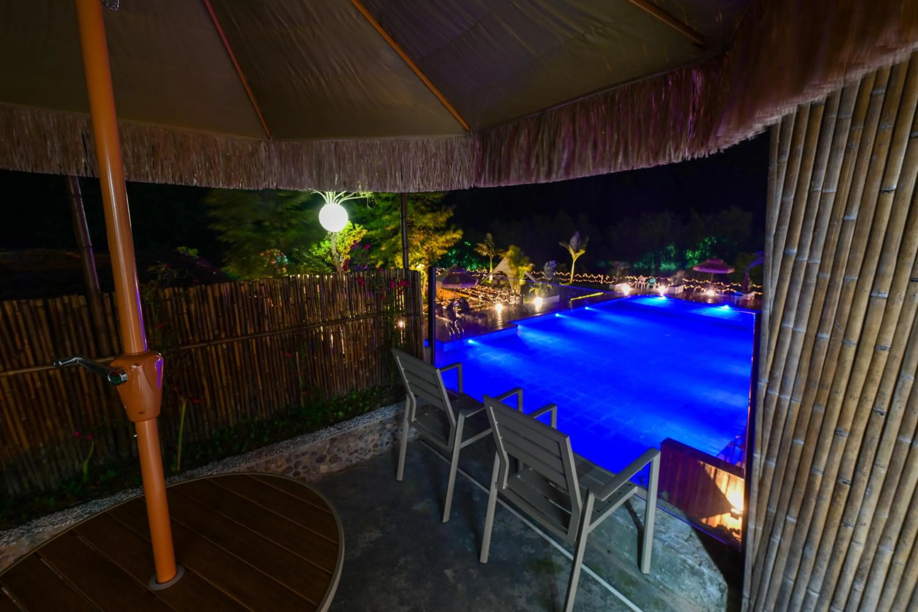 Night, Swimming Pool in Homeward Mountain Resort