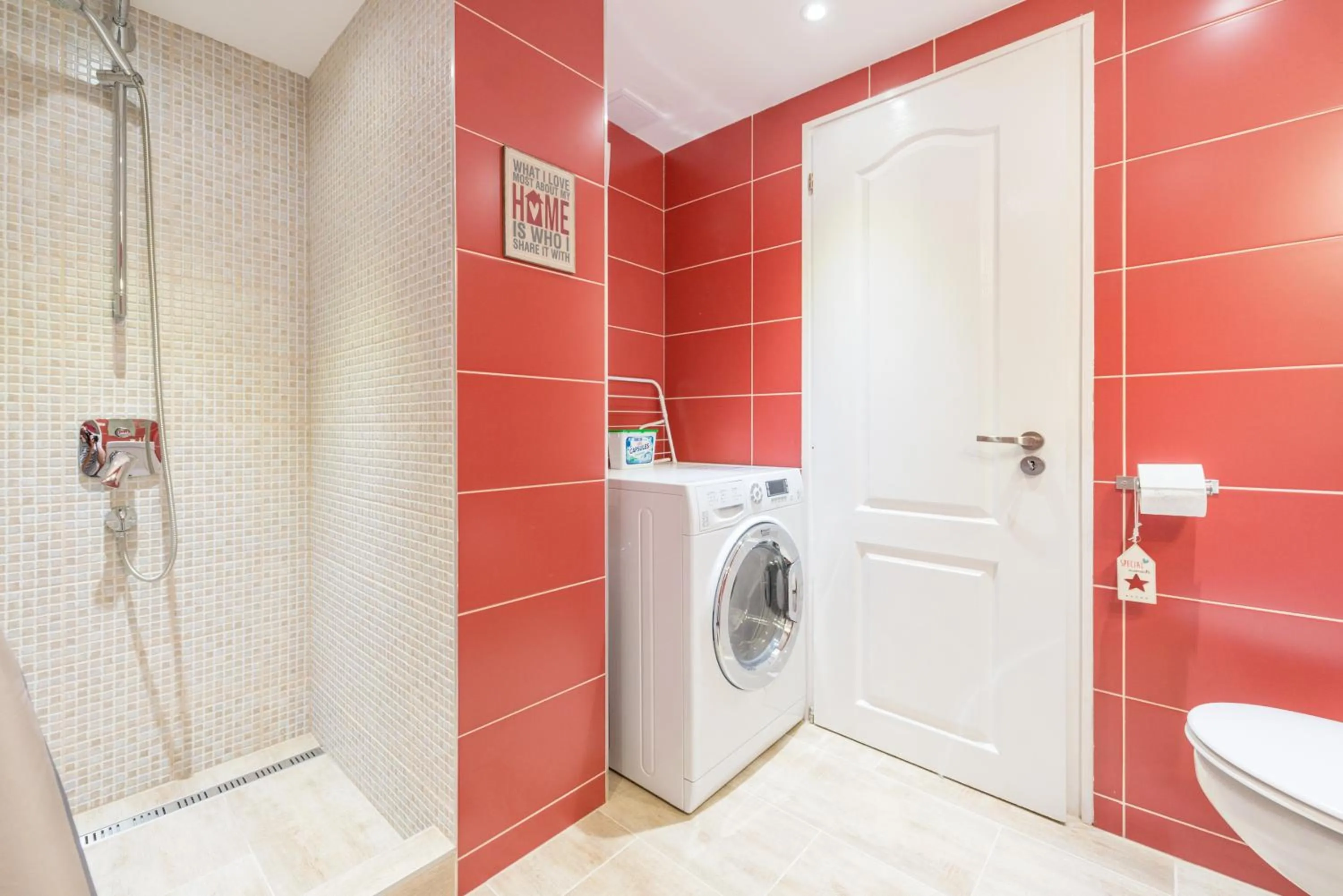 Shower in happy home FOX