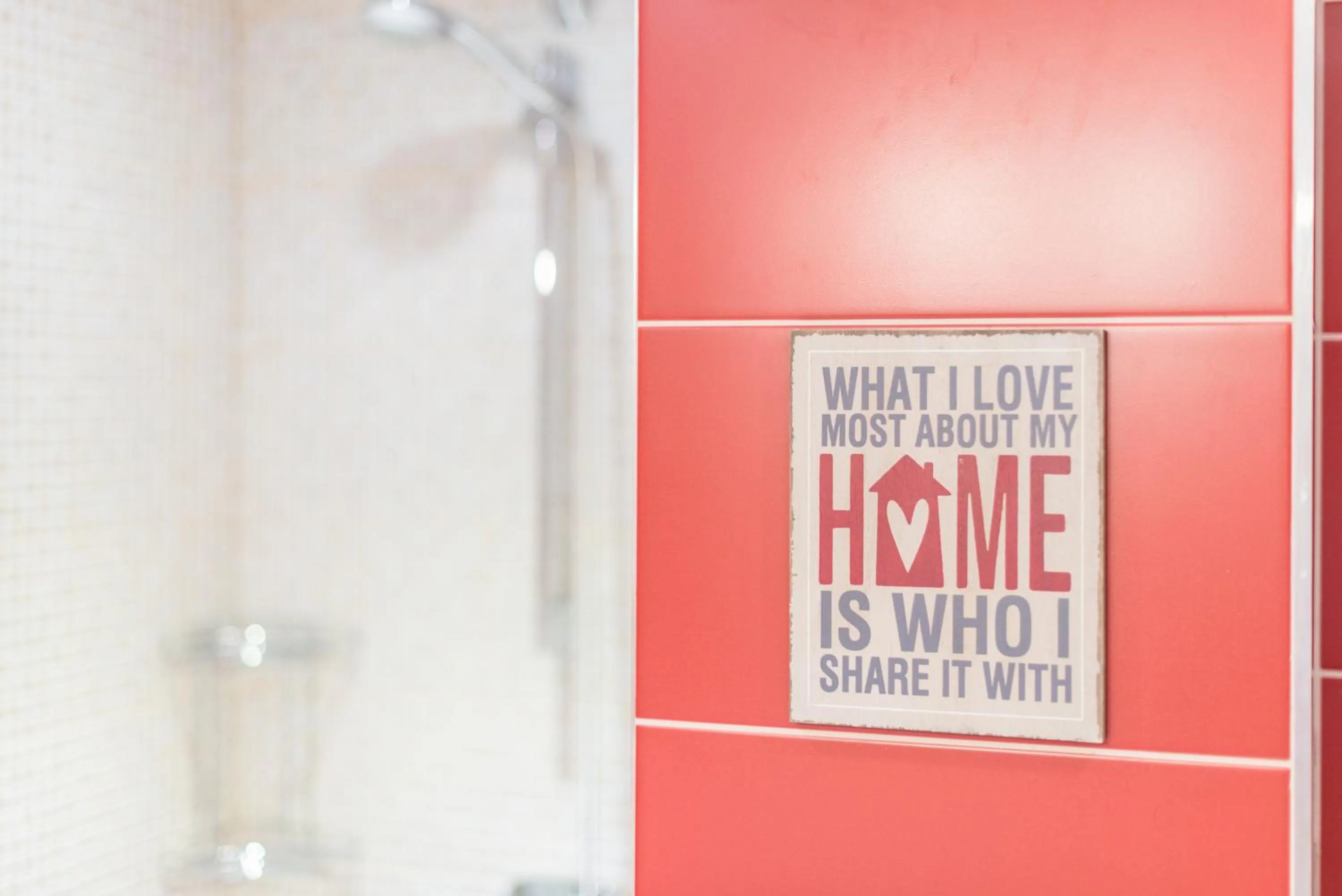 Shower in happy home FOX