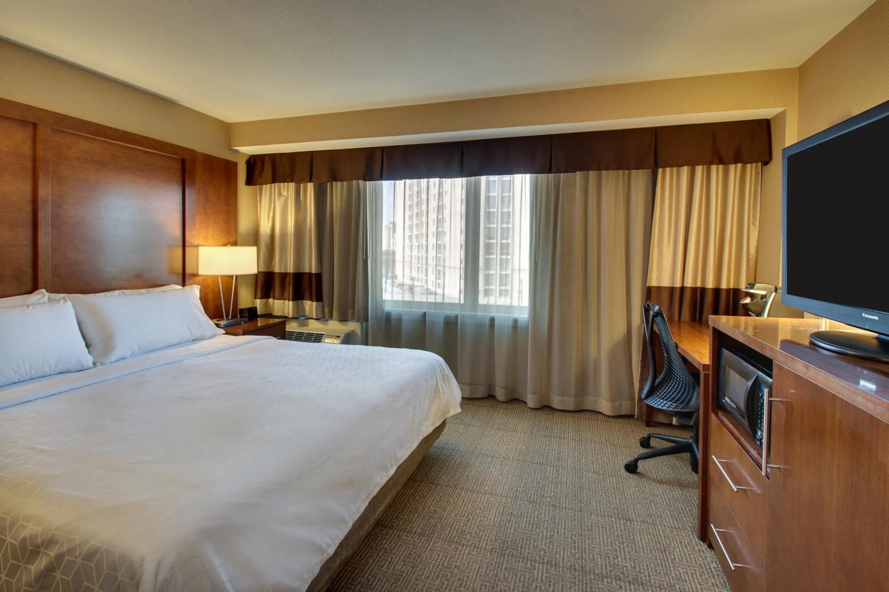 Photo of the whole room, Bed in Holiday Inn Express Washington DC Silver Spring by IHG