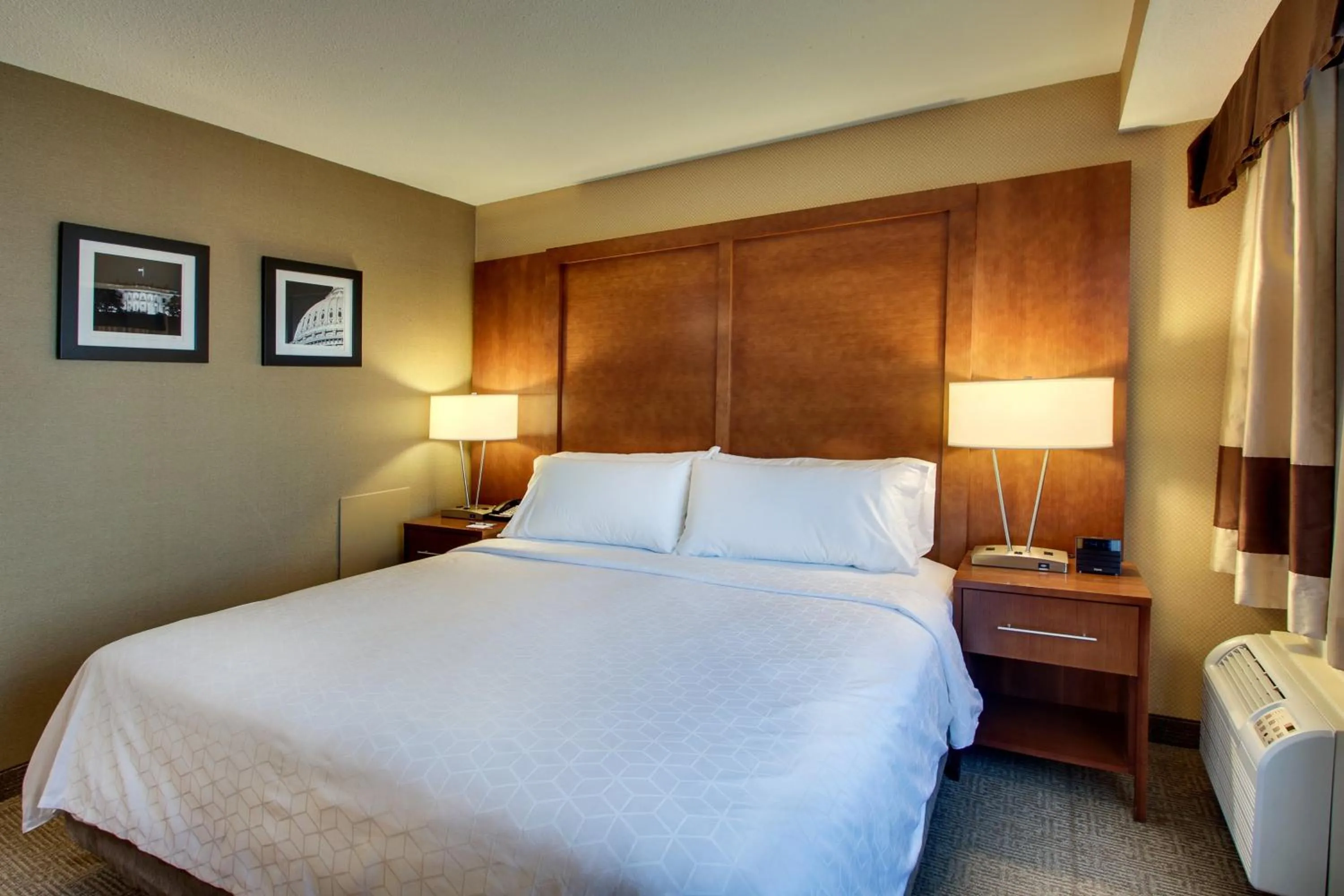 Photo of the whole room, Bed in Holiday Inn Express Washington DC Silver Spring by IHG