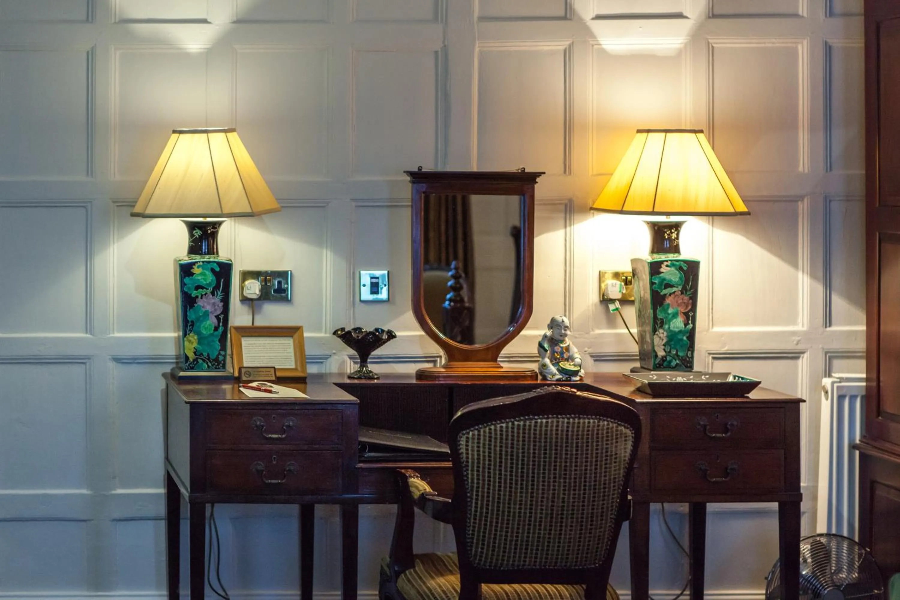 Decorative detail in The Old Vine