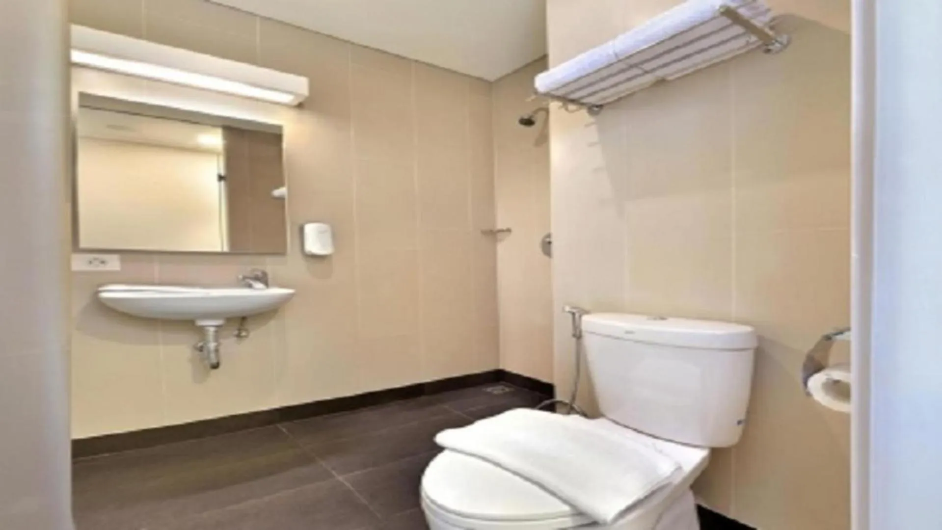 Bathroom in Whiz Prime Hotel Sudirman Cilacap