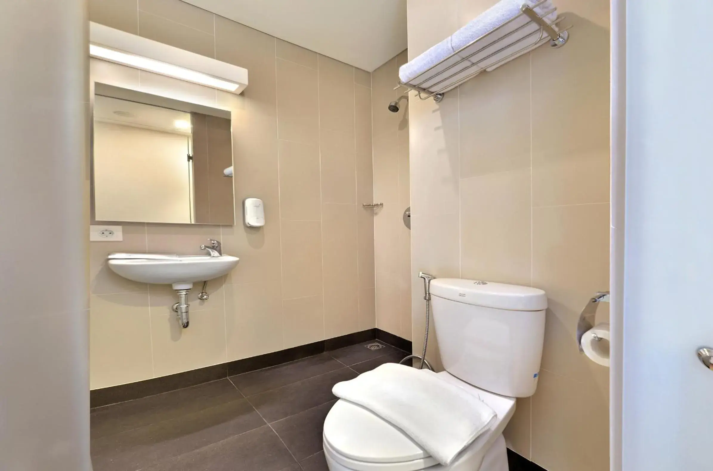 Bathroom in Whiz Prime Hotel Sudirman Cilacap Bathroom in Whiz Prime Hotel Sudirman Cilacap