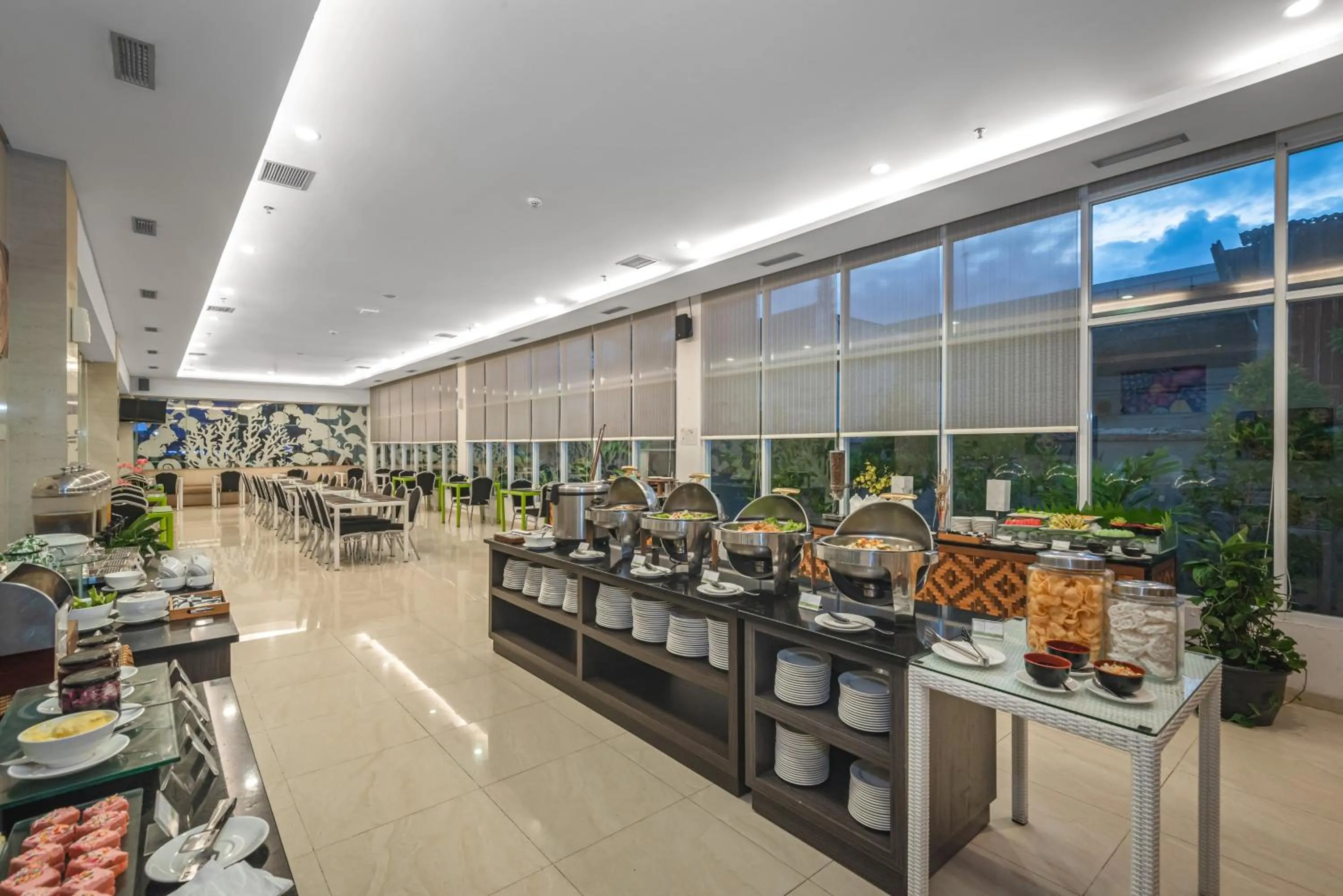 Restaurant/places to eat in Whiz Prime Hotel Sudirman Cilacap