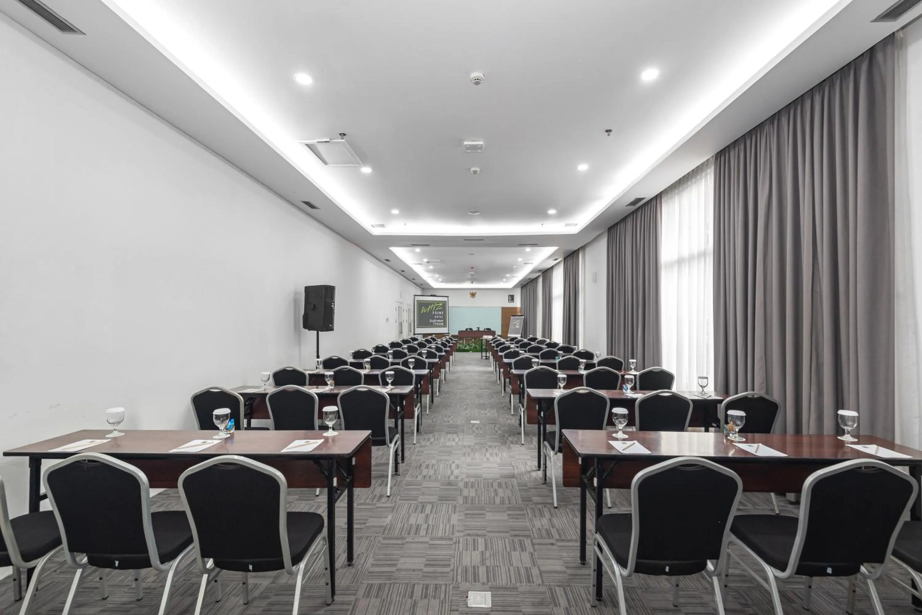 Meeting/conference room in Whiz Prime Hotel Sudirman Cilacap