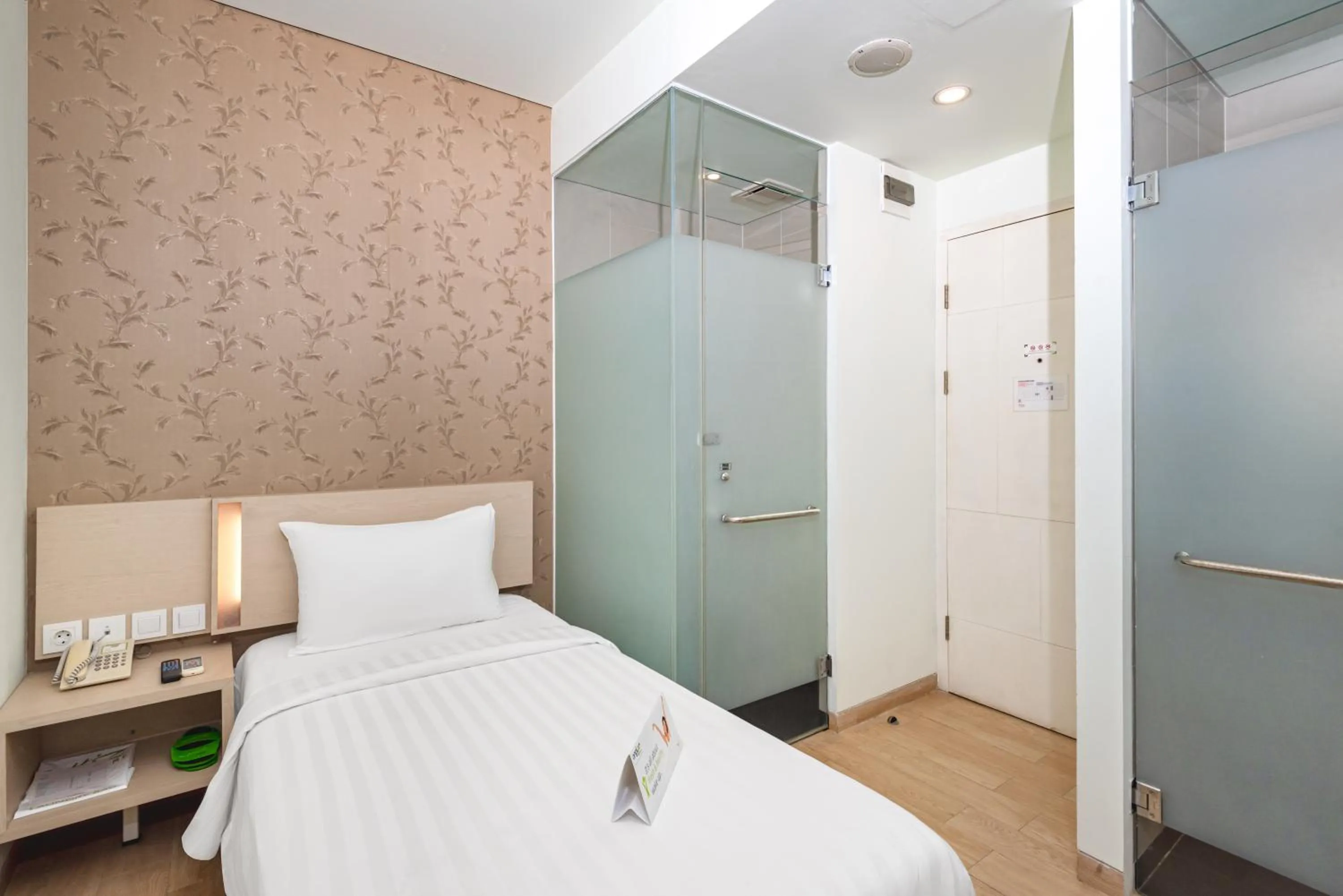 Bedroom, Bed in Whiz Prime Hotel Sudirman Cilacap