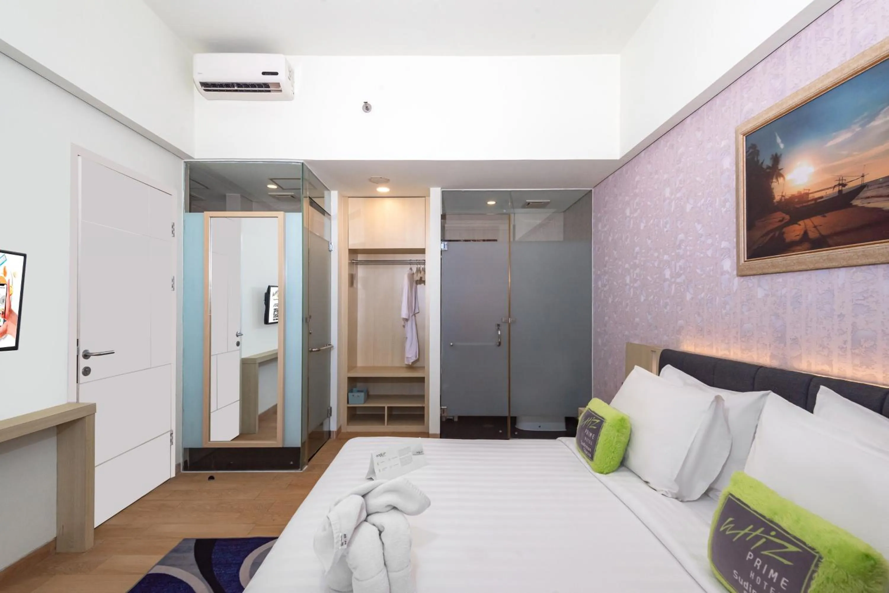 Bedroom, Bed in Whiz Prime Hotel Sudirman Cilacap