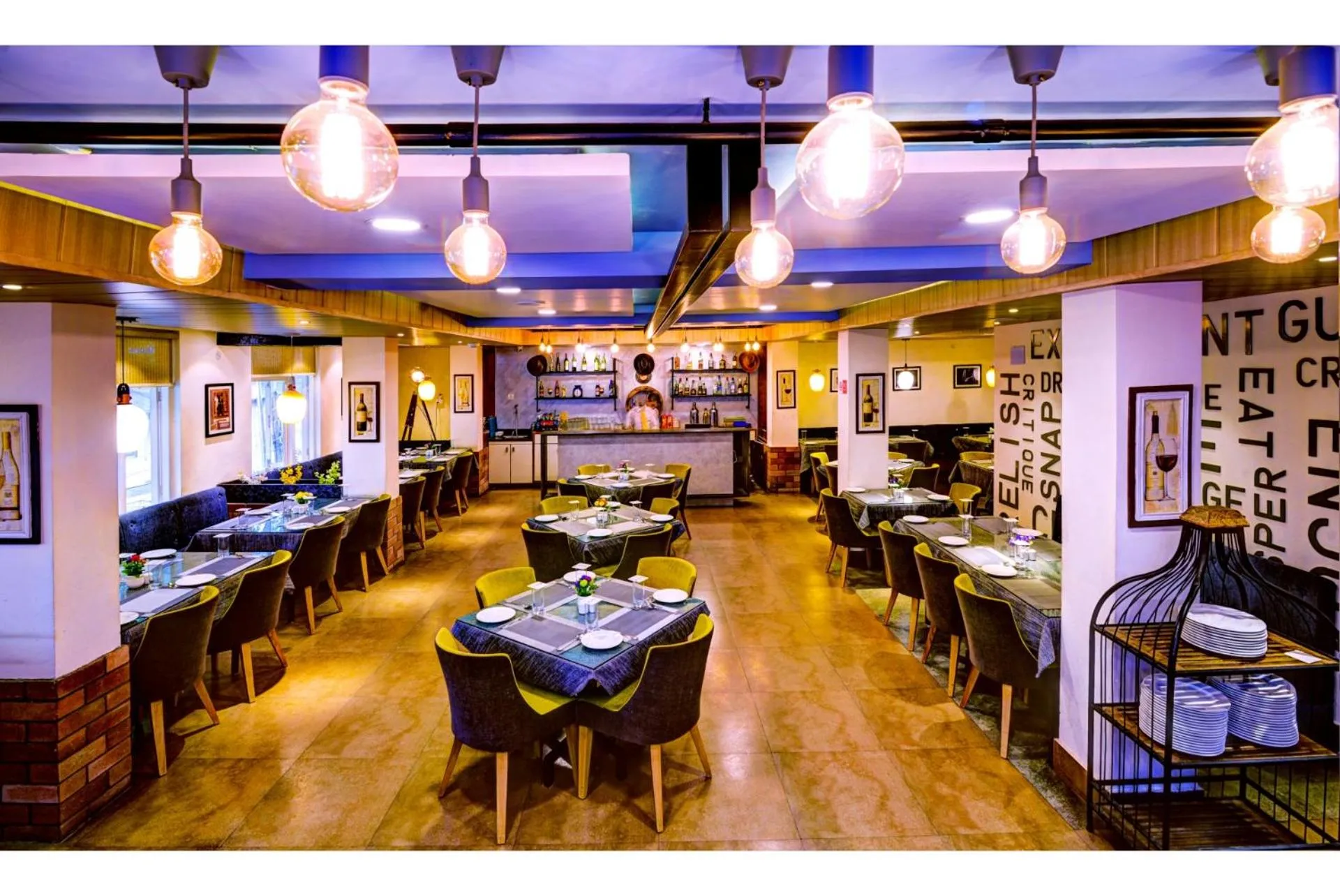 Restaurant/places to eat in Udaan Woodberry Hotel & Spa