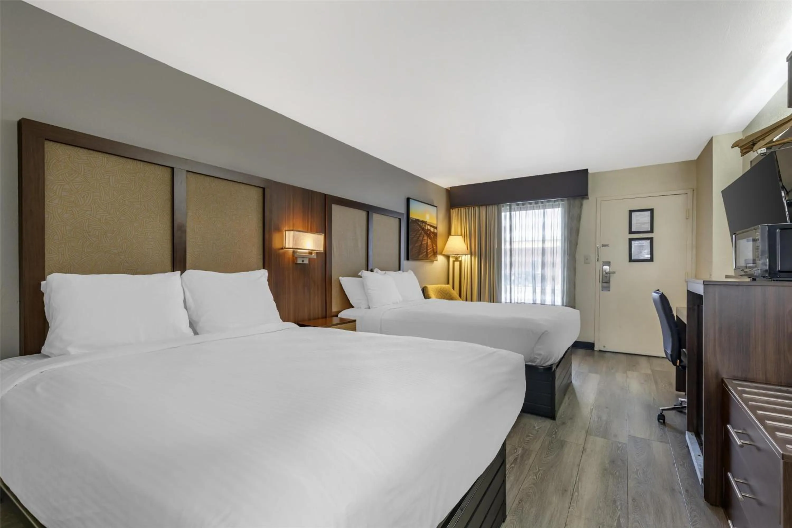 Bedroom, Bed in Best Western Salisbury Plaza