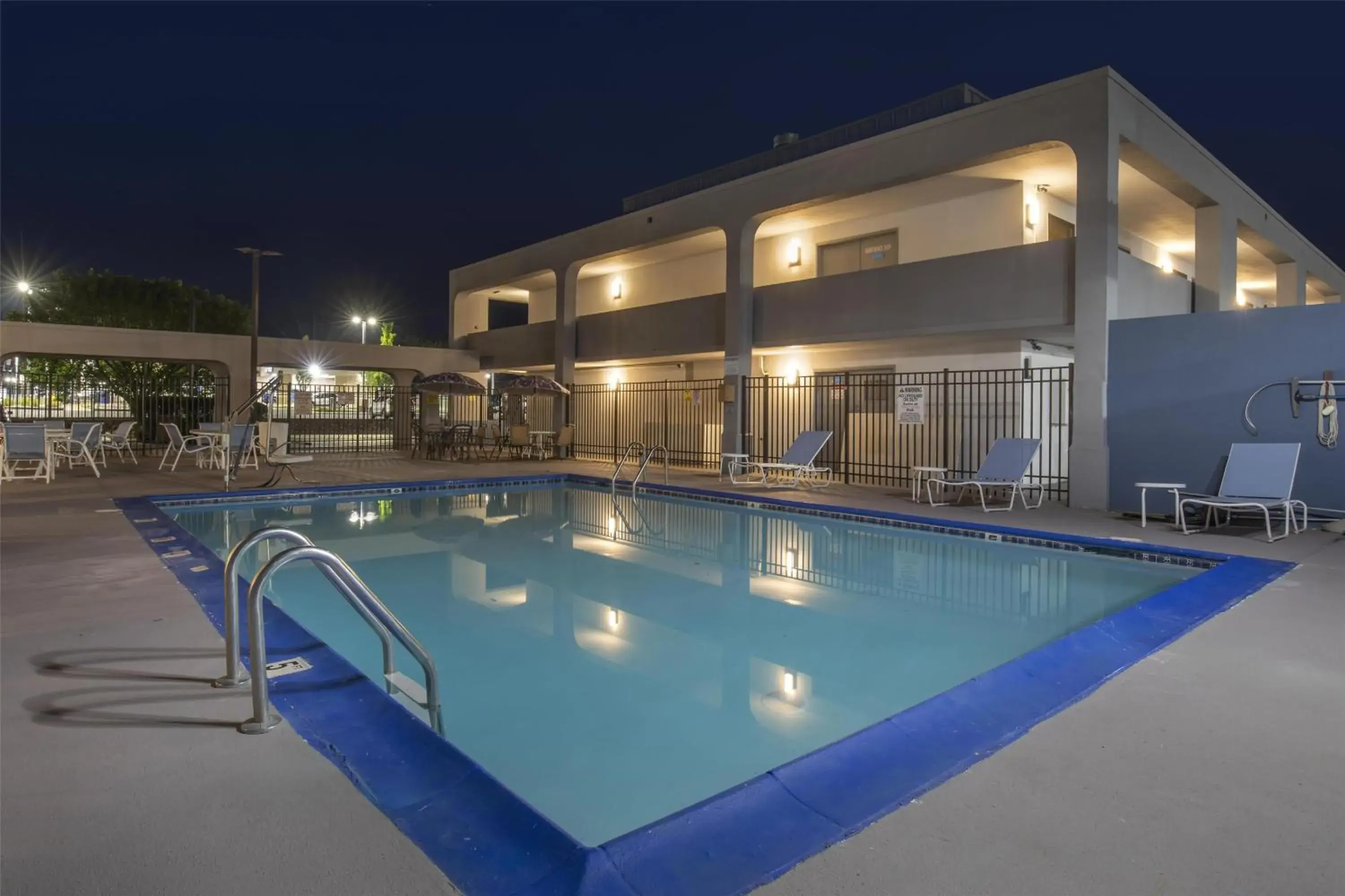 Pool view in Best Western Salisbury Plaza Pool view in Best Western Salisbury Plaza