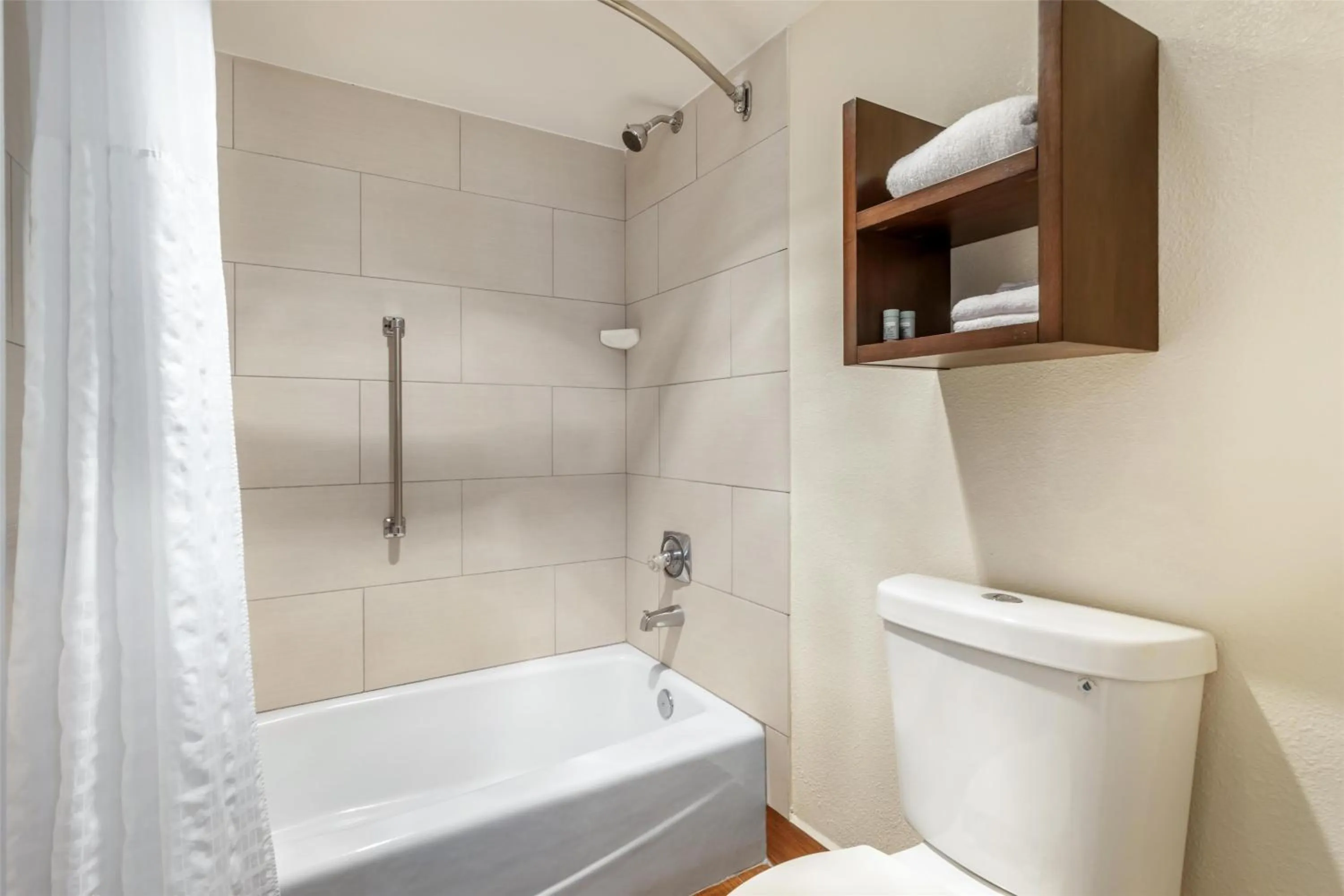 Bathroom in Best Western Salisbury Plaza