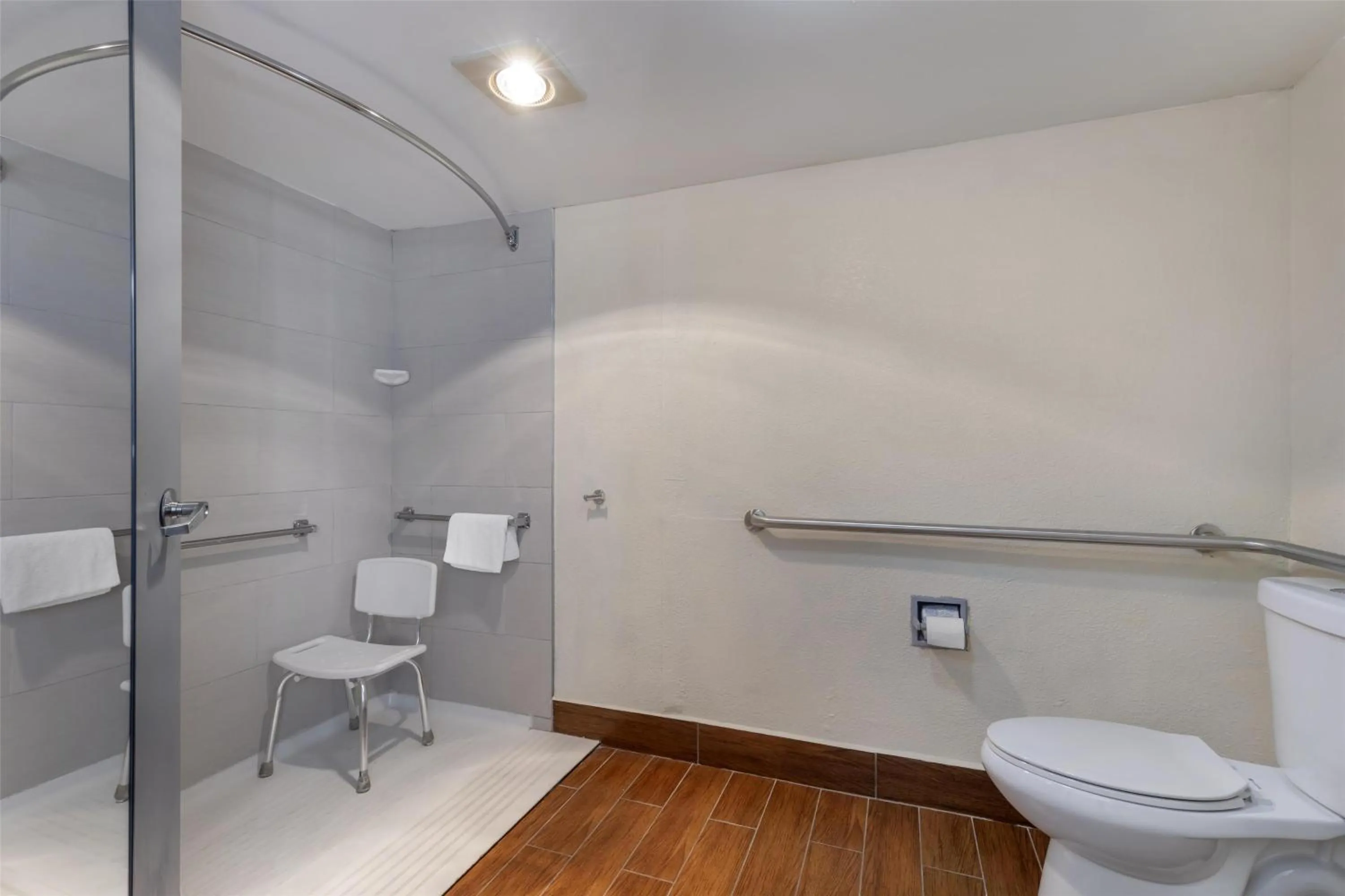 Bathroom in Best Western Salisbury Plaza