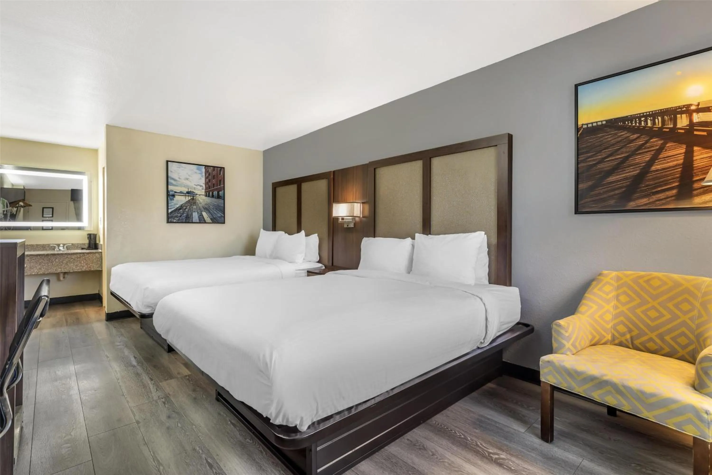 Bedroom, Bed in Best Western Salisbury Plaza