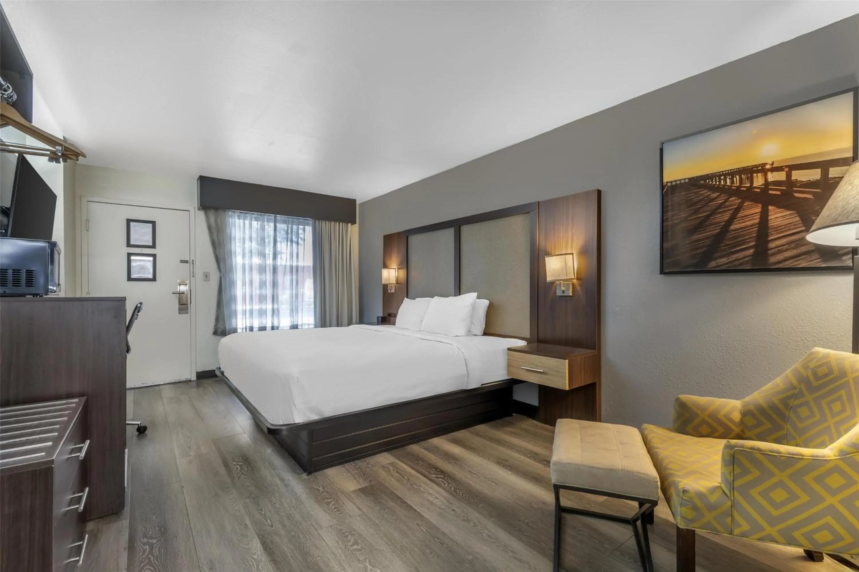 Bedroom, Bed in Best Western Salisbury Plaza