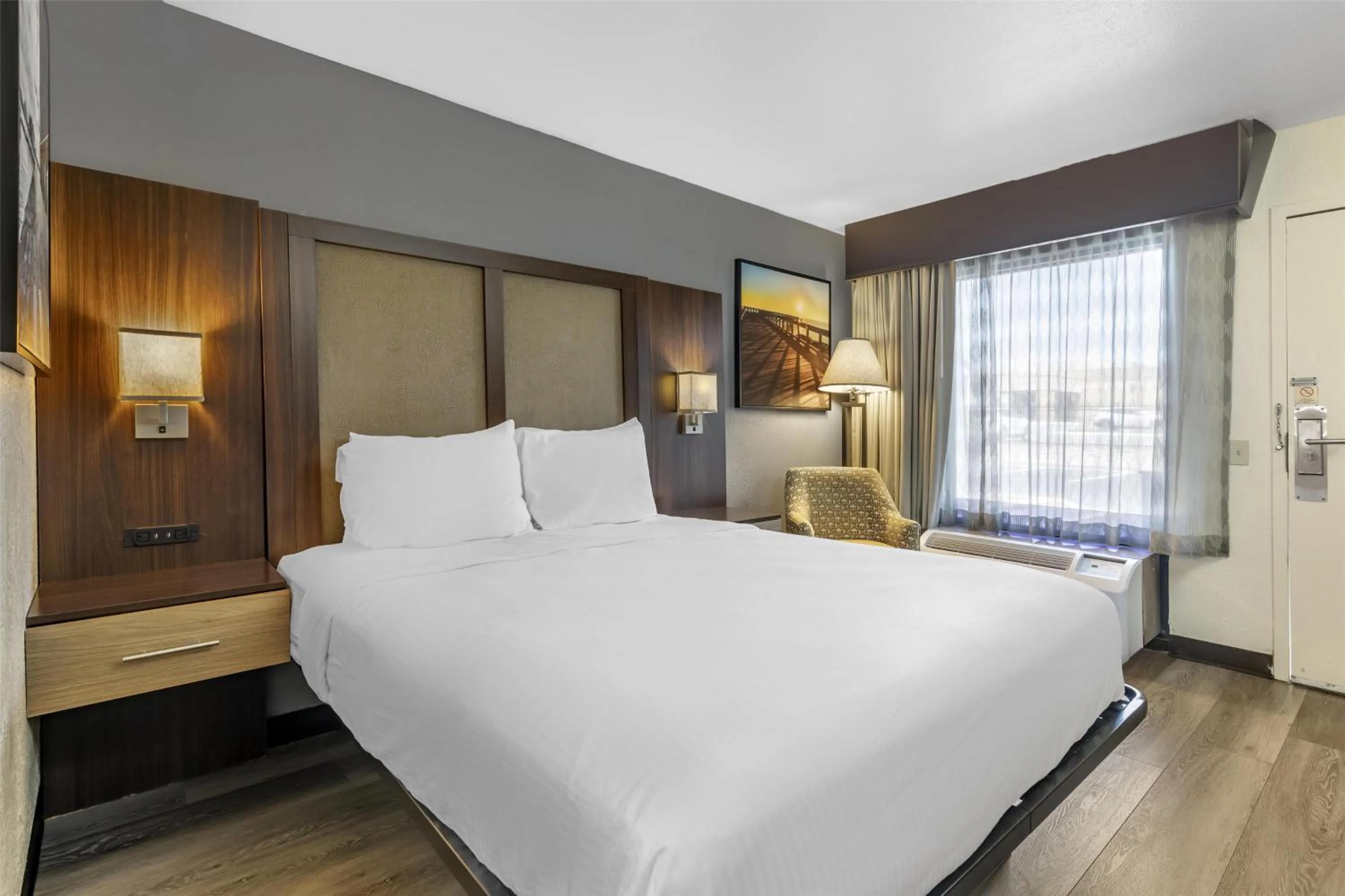 Bedroom, Bed in Best Western Salisbury Plaza