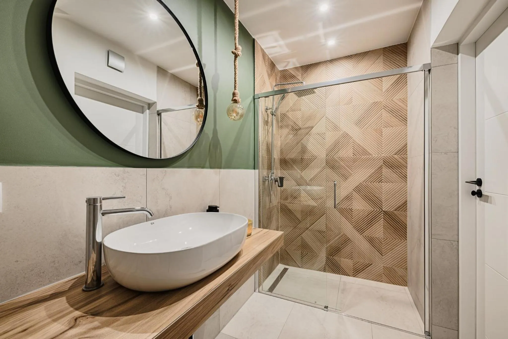 GOŚCINIEC ZACISZE - pokoje & restauracja blisko A2 Dąbie - Uniejów