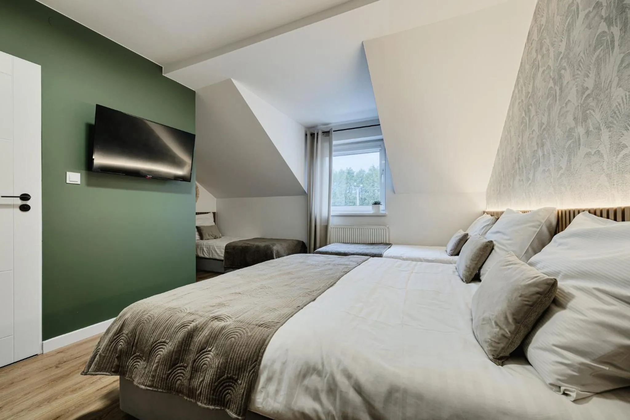 Bed in GOŚCINIEC ZACISZE - pokoje & restauracja blisko A2 Dąbie - Uniejów