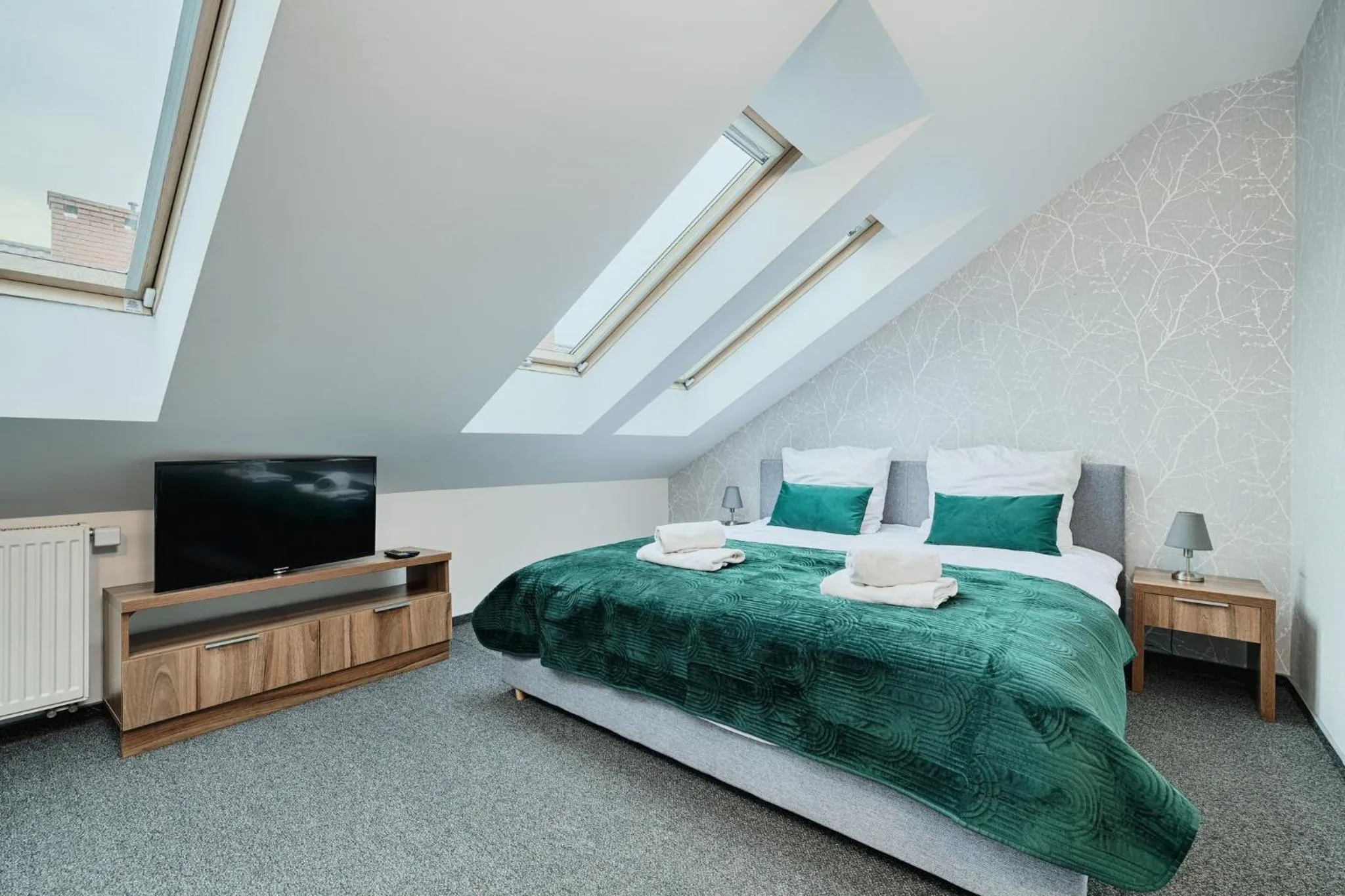 Bed in GOŚCINIEC ZACISZE - pokoje & restauracja blisko A2 Dąbie - Uniejów