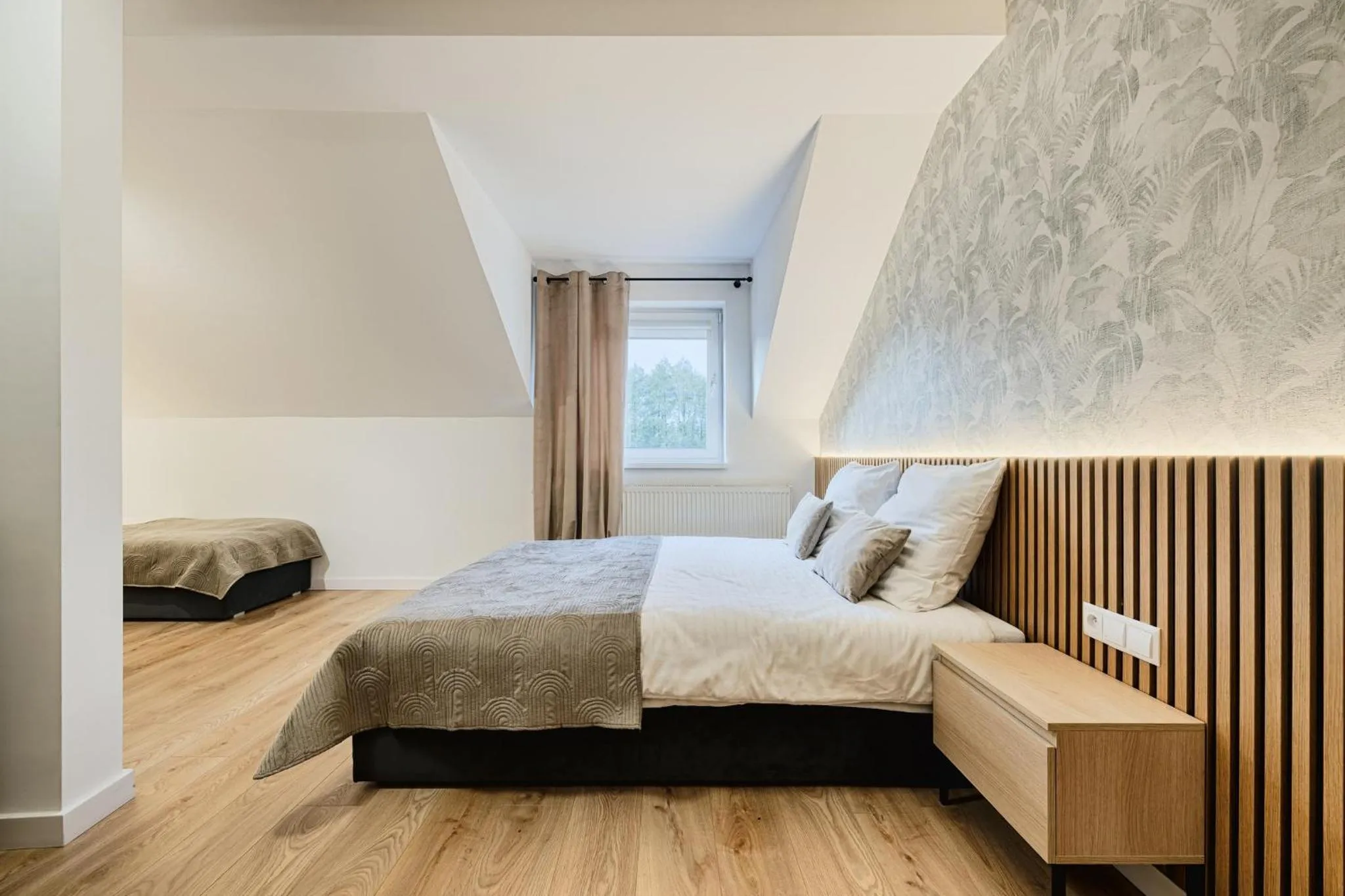 Bed in GOŚCINIEC ZACISZE - pokoje & restauracja blisko A2 Dąbie - Uniejów