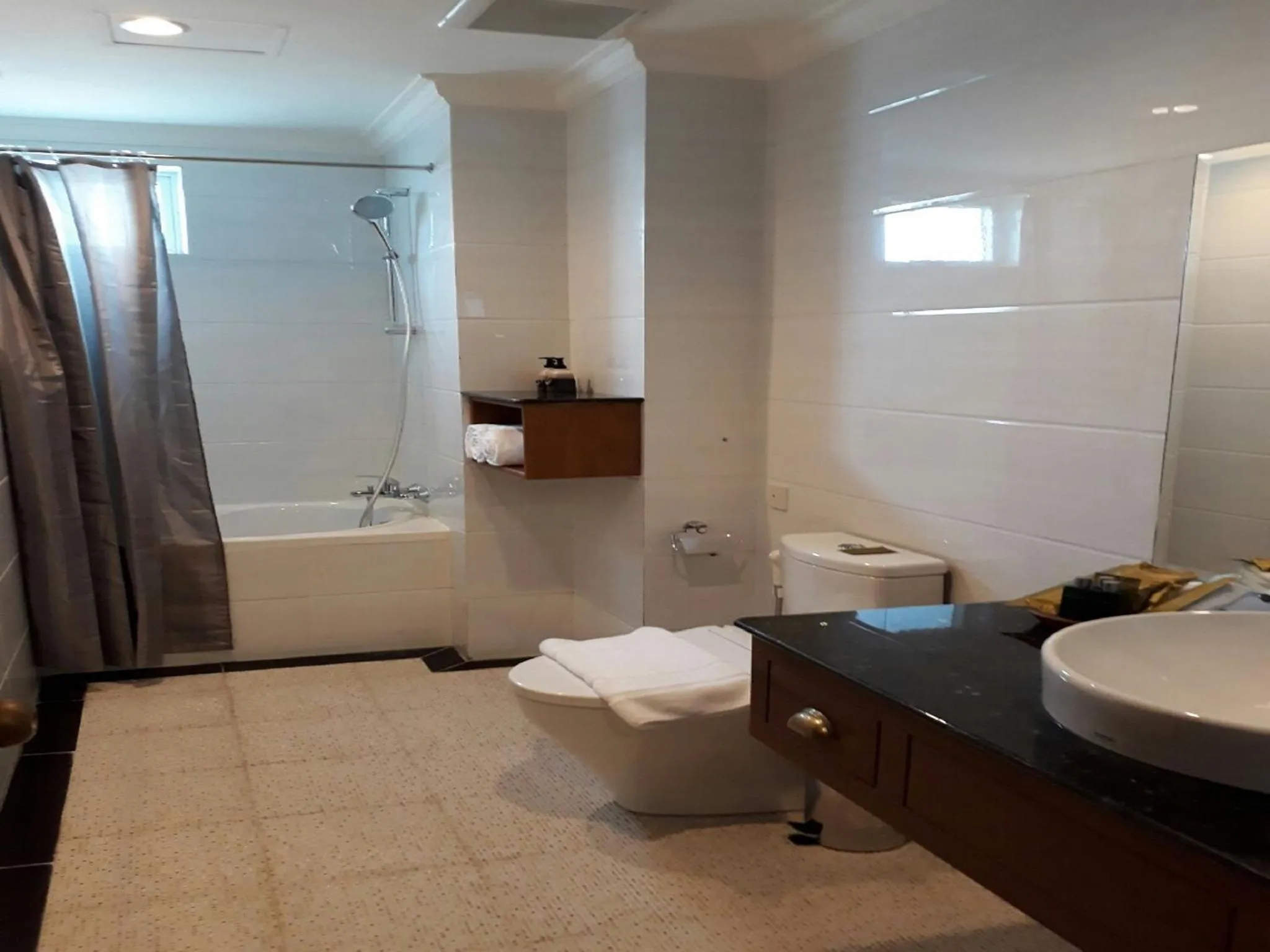 Bathroom in Hotel Shwe Yee