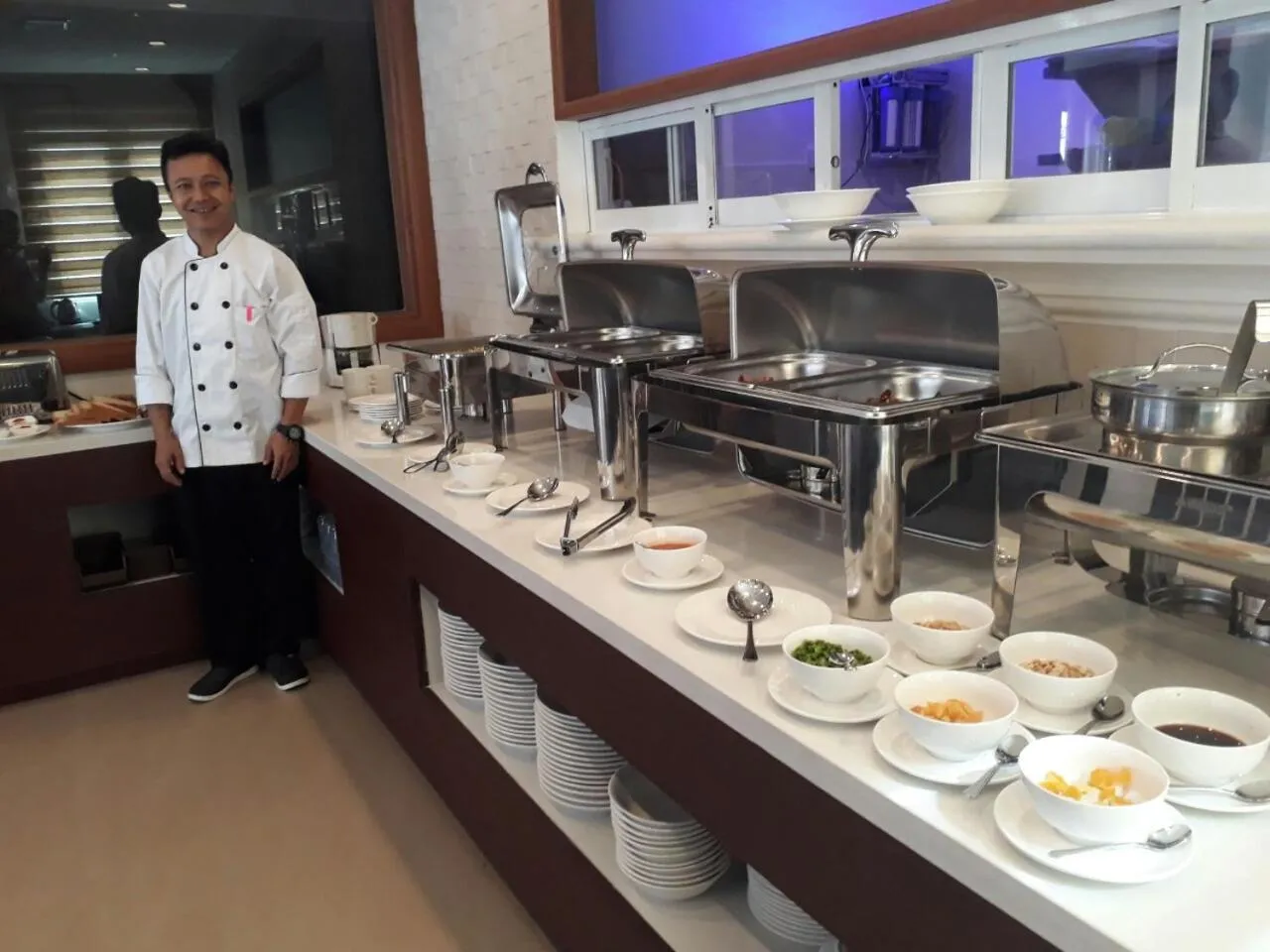 Buffet breakfast in Hotel Shwe Yee