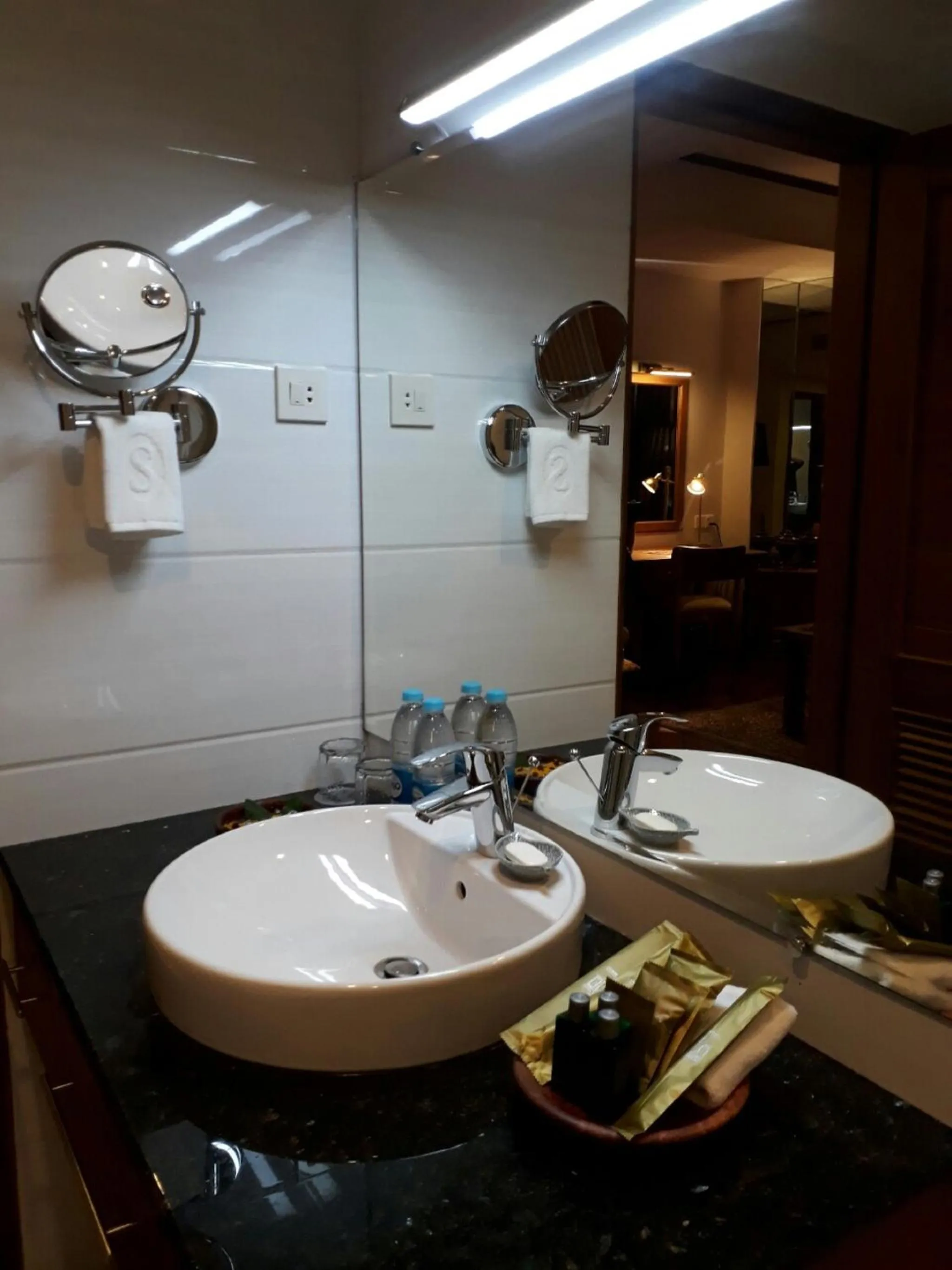 Bathroom in Hotel Shwe Yee