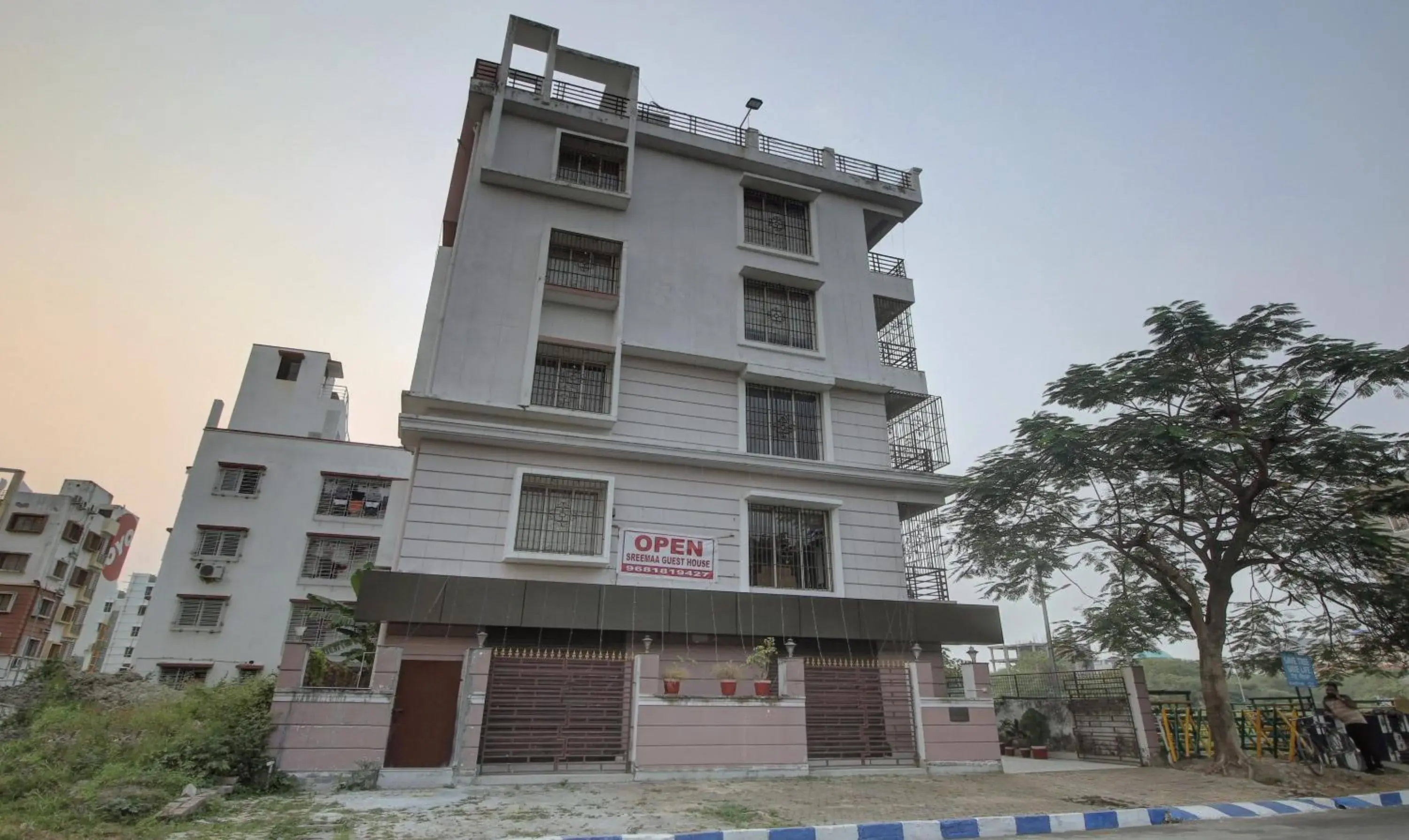 Property building in Treebo Sreemaa Newtown Near Biswa Bangla Gate Property building in Treebo Sreemaa Newtown Near Biswa Bangla Gate