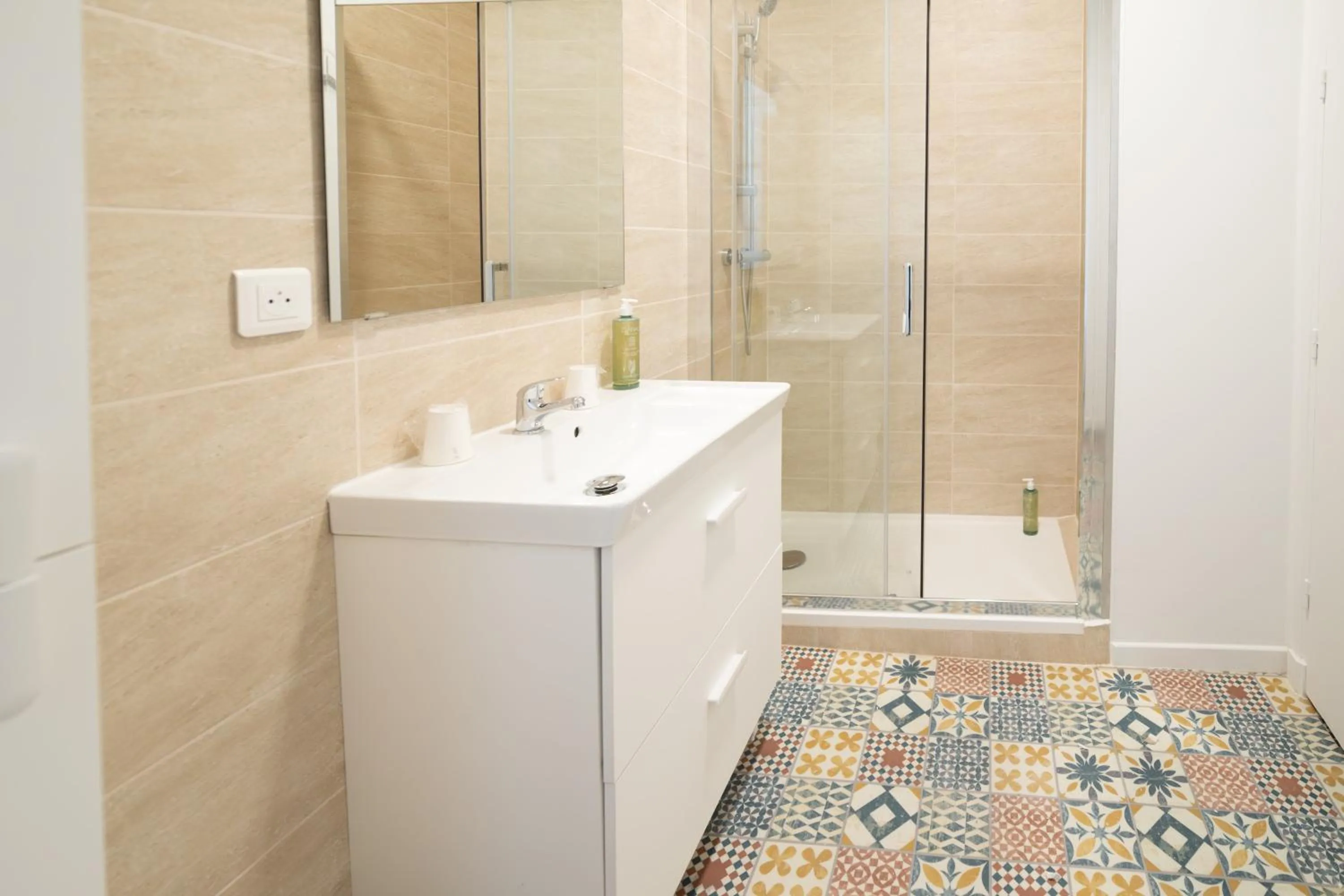 Shower in Grand Hôtel de l'Europe - Morlaix Centre