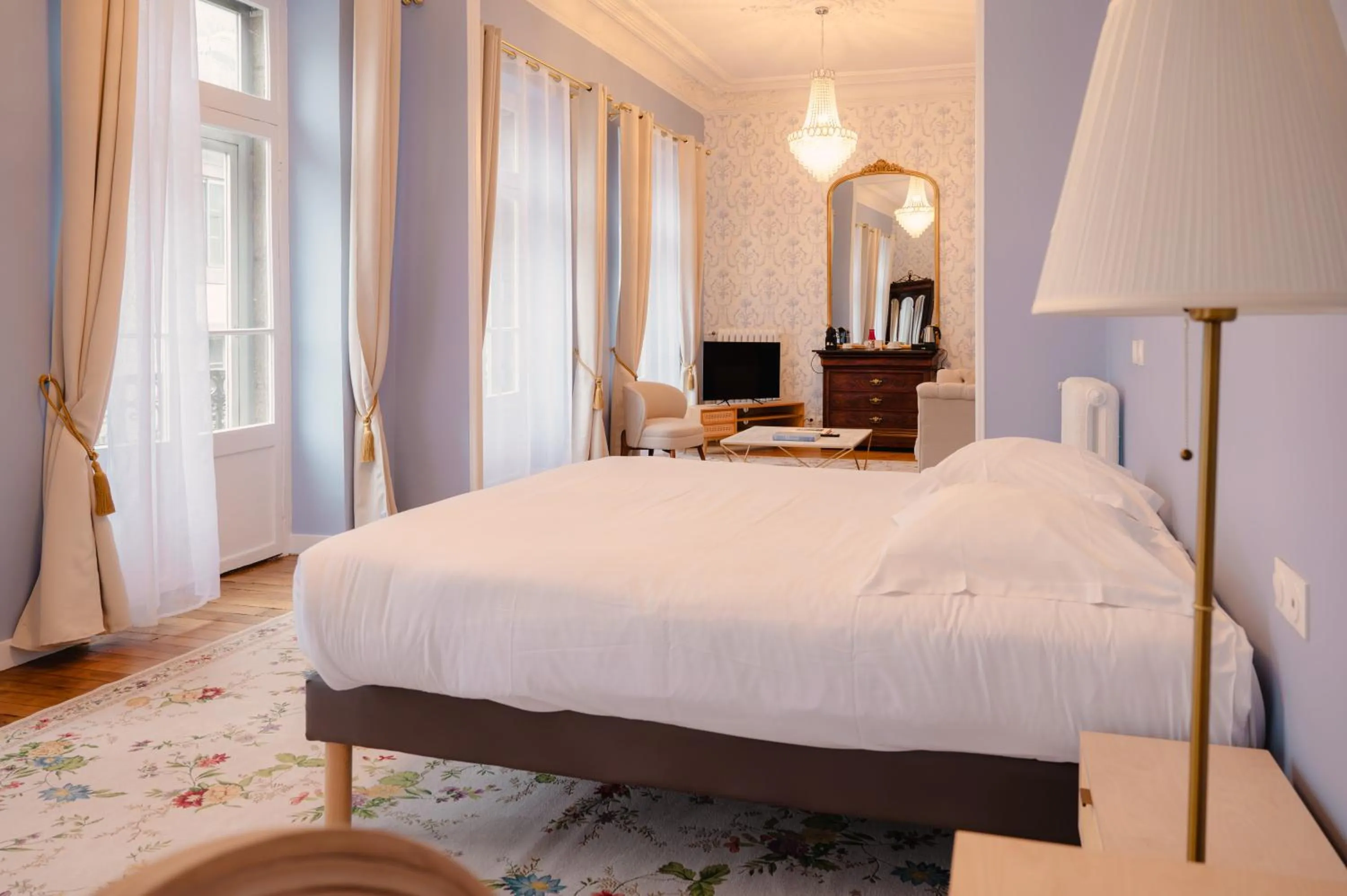 TV and multimedia, Bed in Grand Hôtel de l'Europe - Morlaix Centre