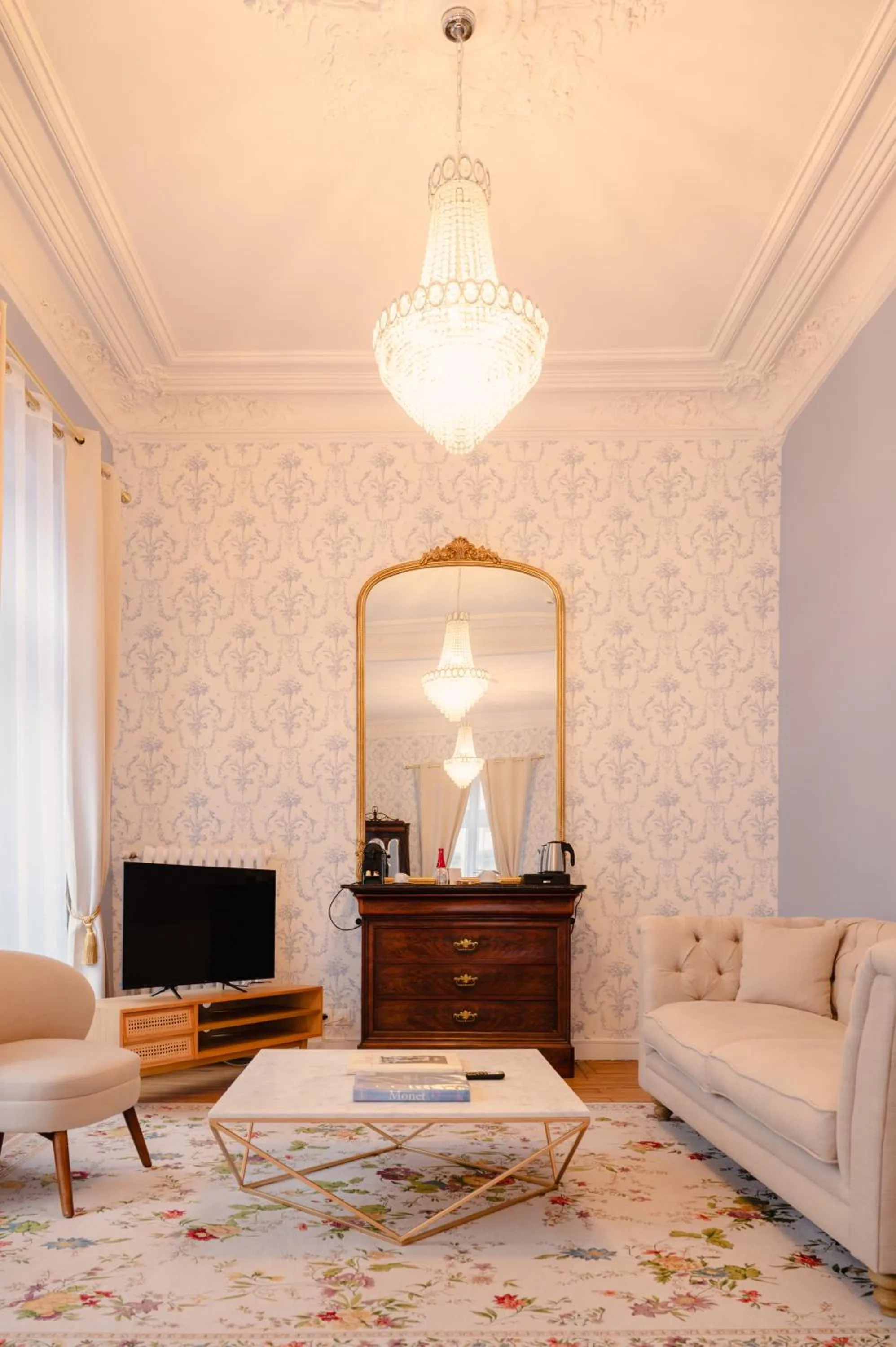 TV and multimedia in Grand Hôtel de l'Europe - Morlaix Centre