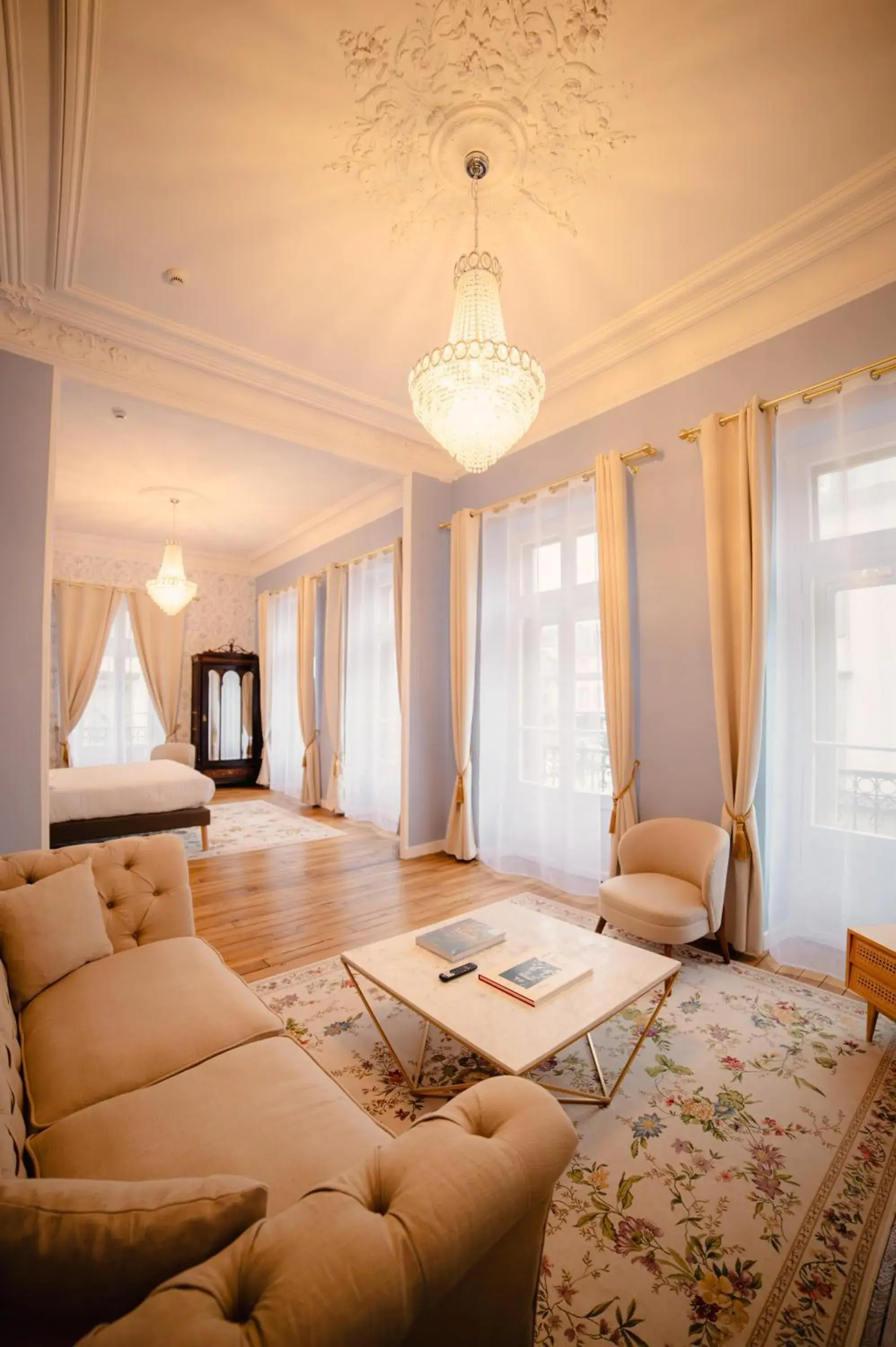 Presidential Suite in Grand Hôtel de l'Europe - Morlaix Centre Presidential Suite in Grand Hôtel de l'Europe - Morlaix Centre