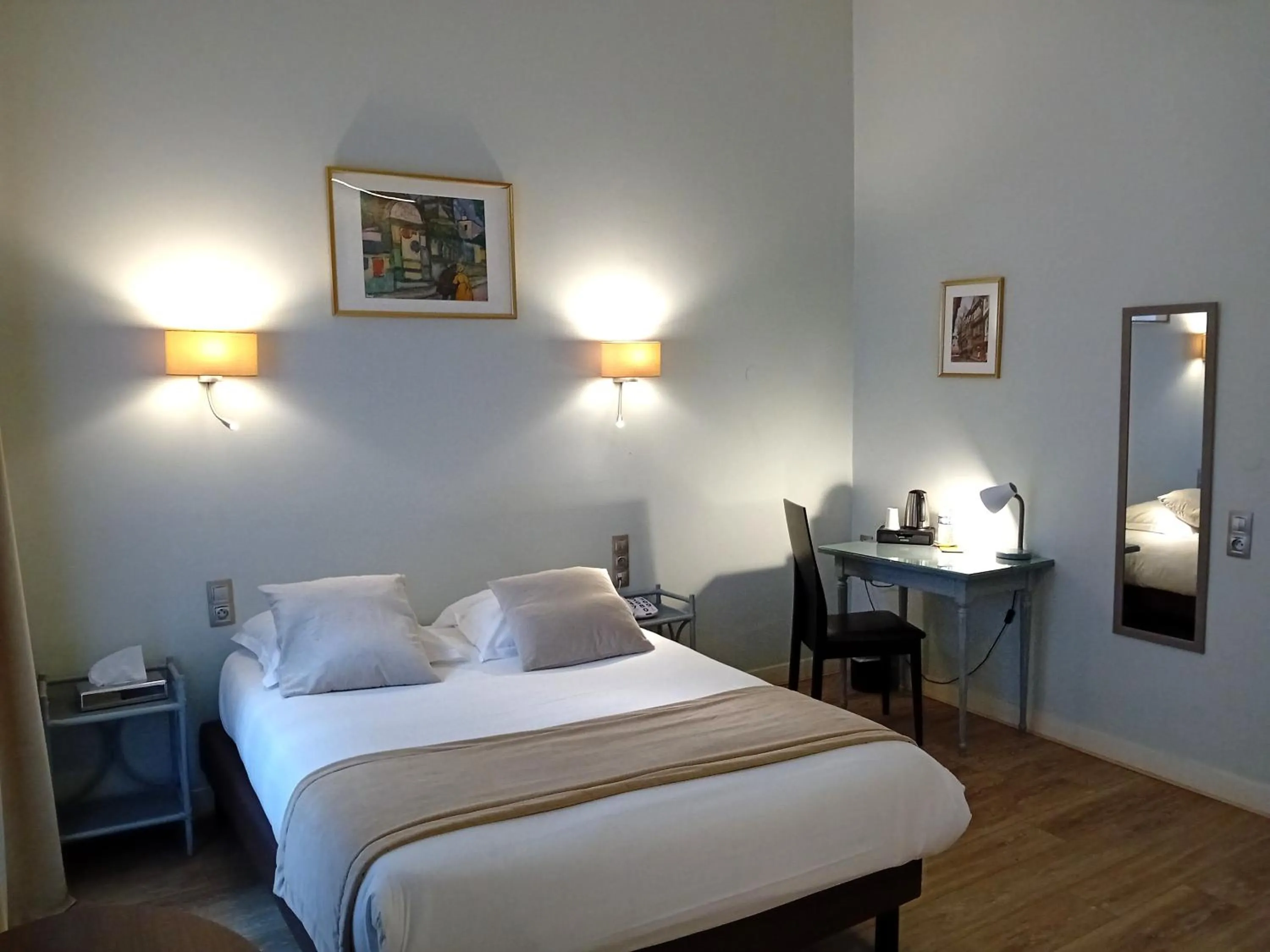 Bed in Grand Hôtel de l'Europe - Morlaix Centre