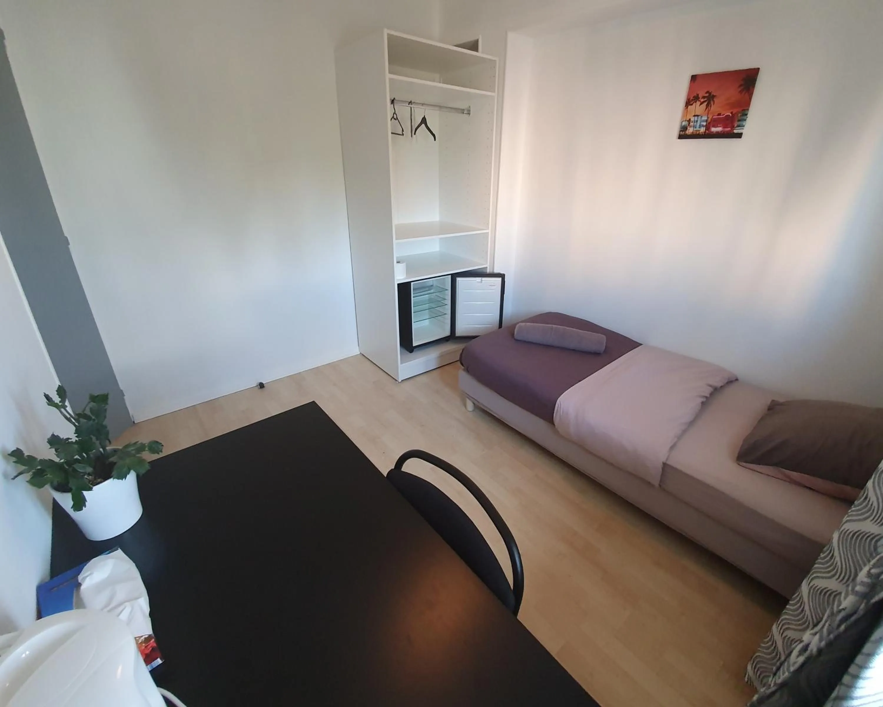 Bedroom in NancyRoom